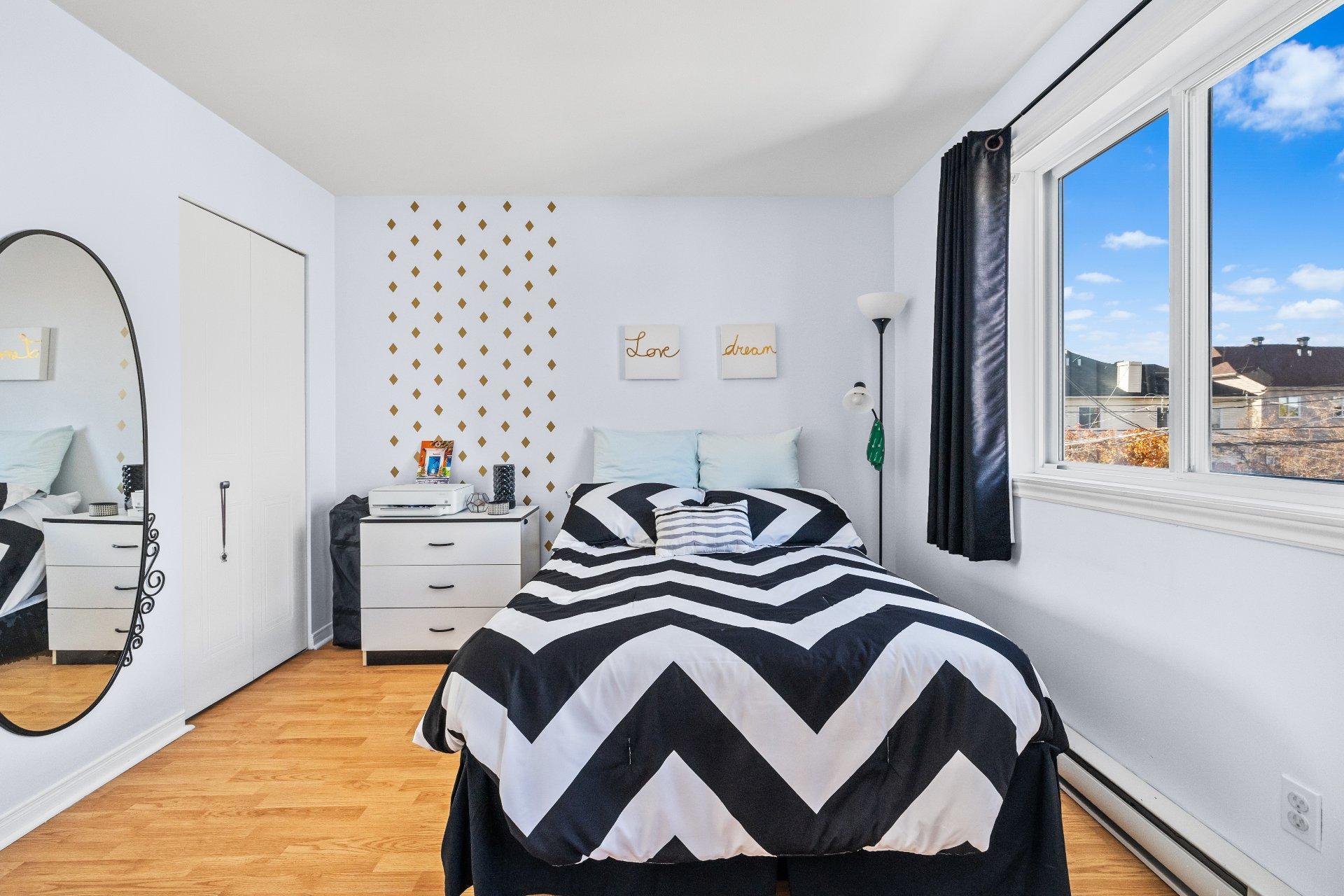 









4124


Av. de la Renaissance

,
Laval (Sainte-Rose),




QC
H7L3X2

