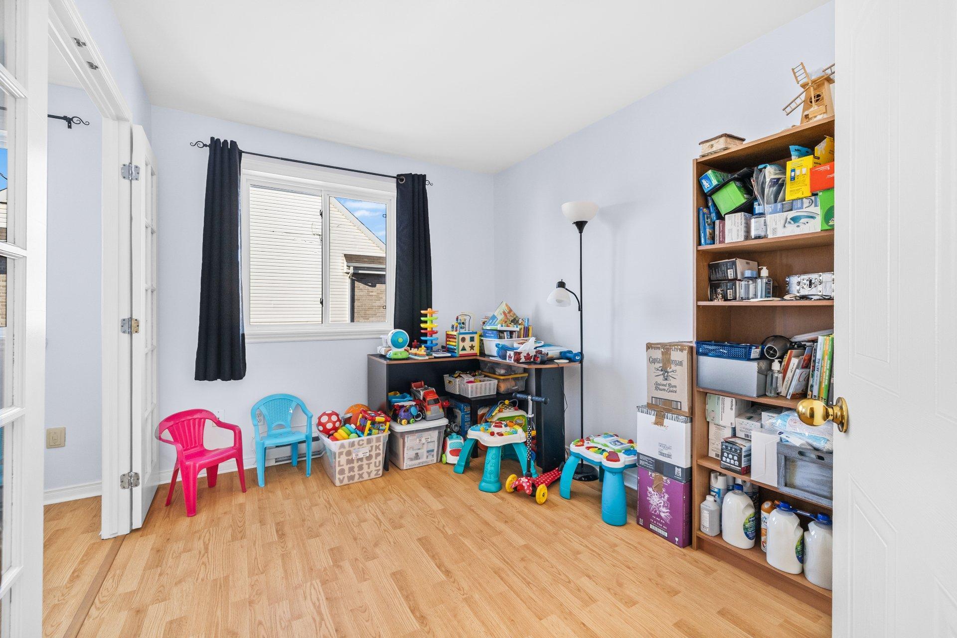 









4124


Av. de la Renaissance

,
Laval (Sainte-Rose),




QC
H7L3X2

