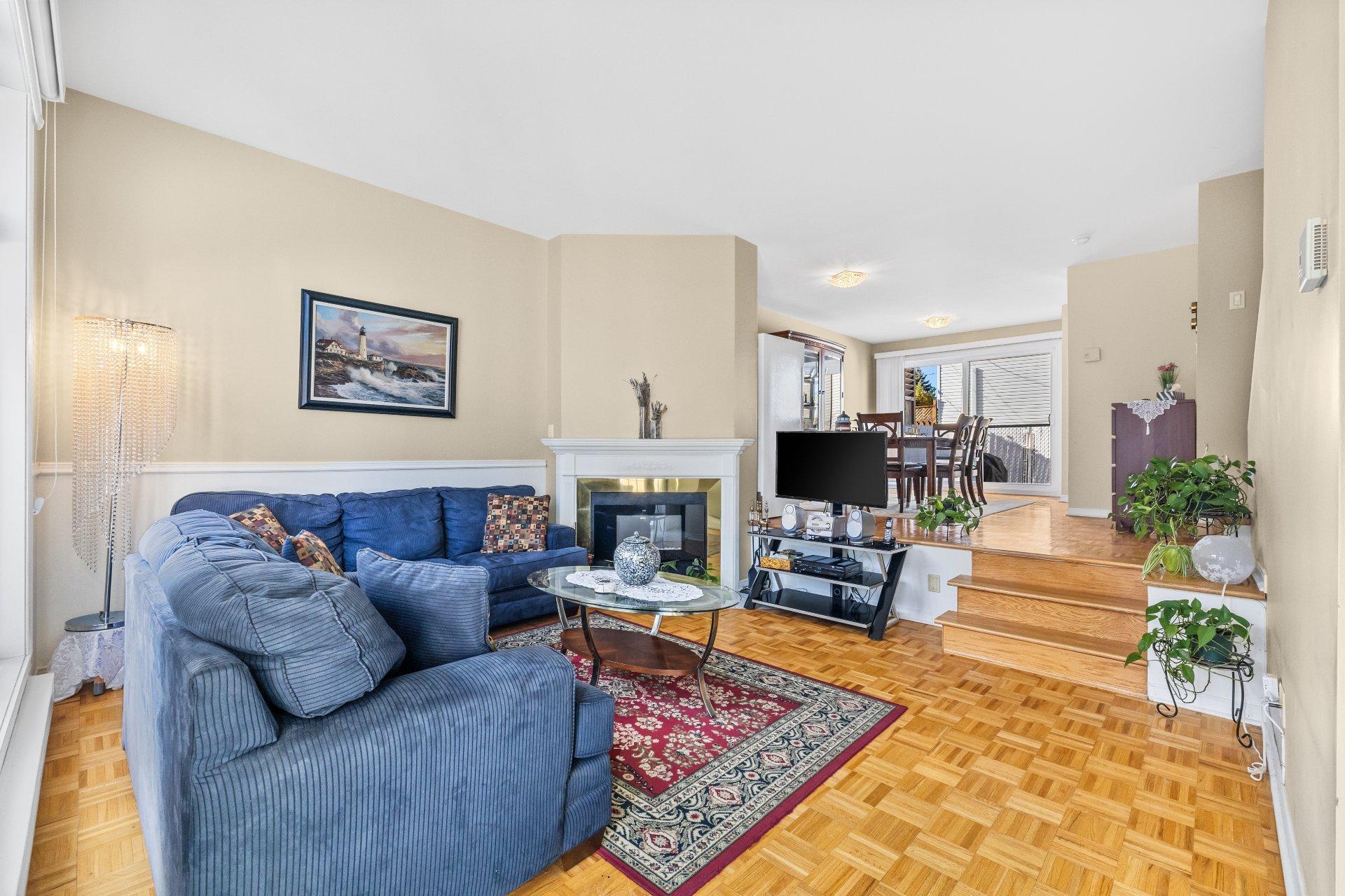 









4124


Av. de la Renaissance

,
Laval (Sainte-Rose),




QC
H7L3X2

