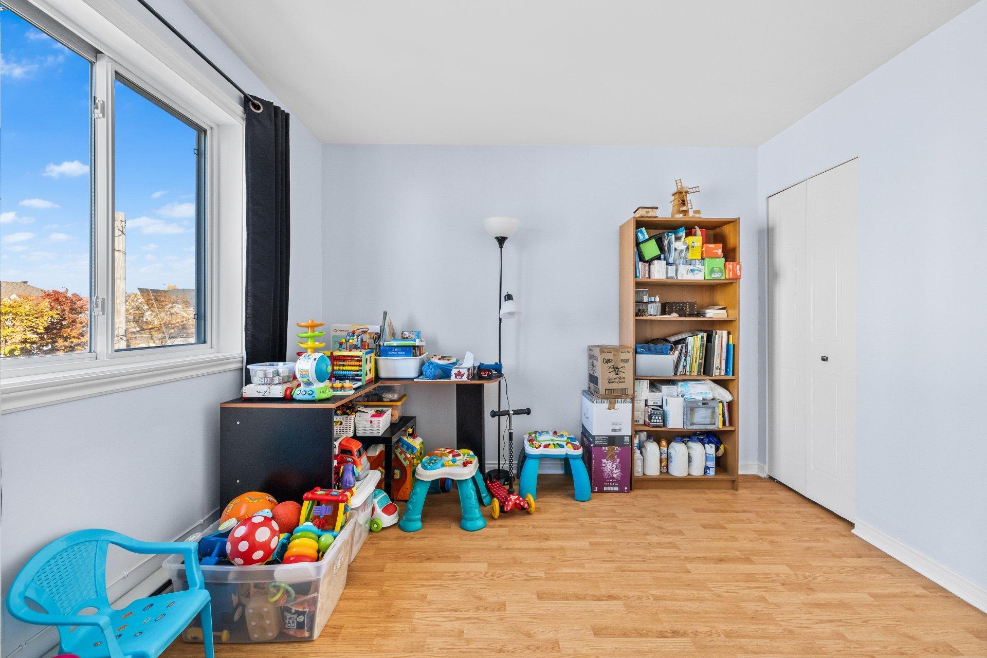 









4124


Av. de la Renaissance

,
Laval (Sainte-Rose),




QC
H7L3X2

