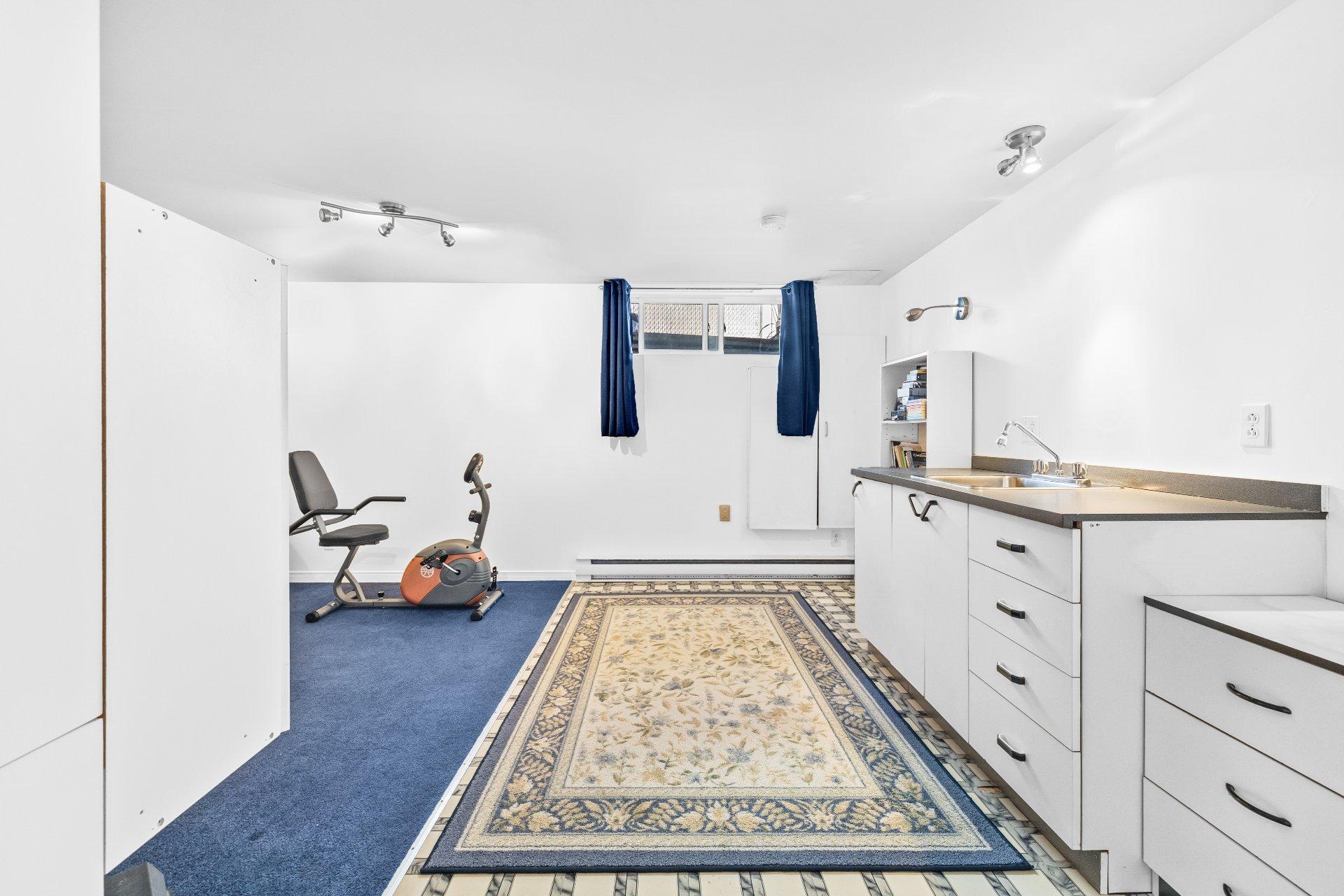 









4124


Av. de la Renaissance

,
Laval (Sainte-Rose),




QC
H7L3X2

