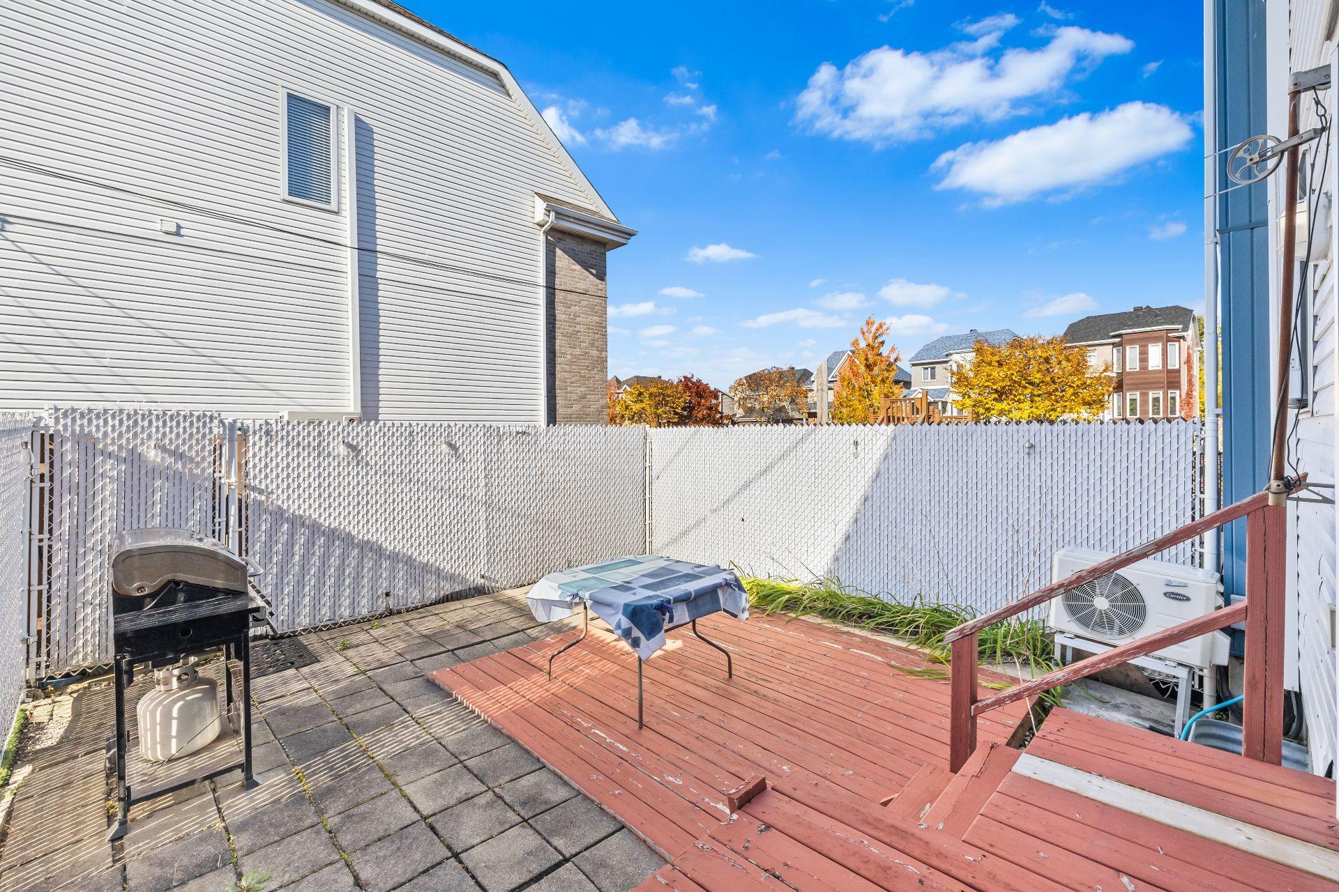 









4124


Av. de la Renaissance

,
Laval (Sainte-Rose),




QC
H7L3X2

