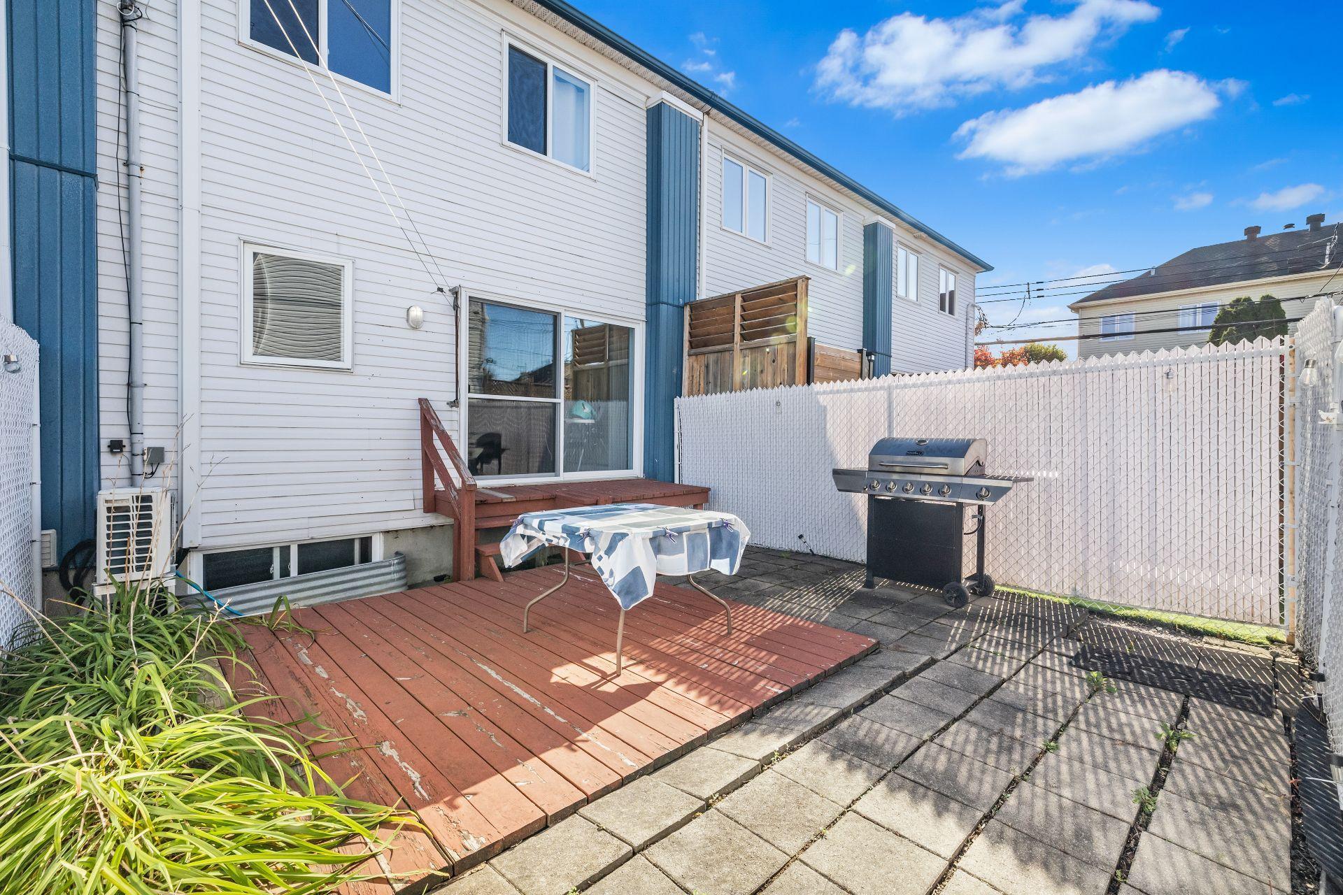 









4124


Av. de la Renaissance

,
Laval (Sainte-Rose),




QC
H7L3X2

