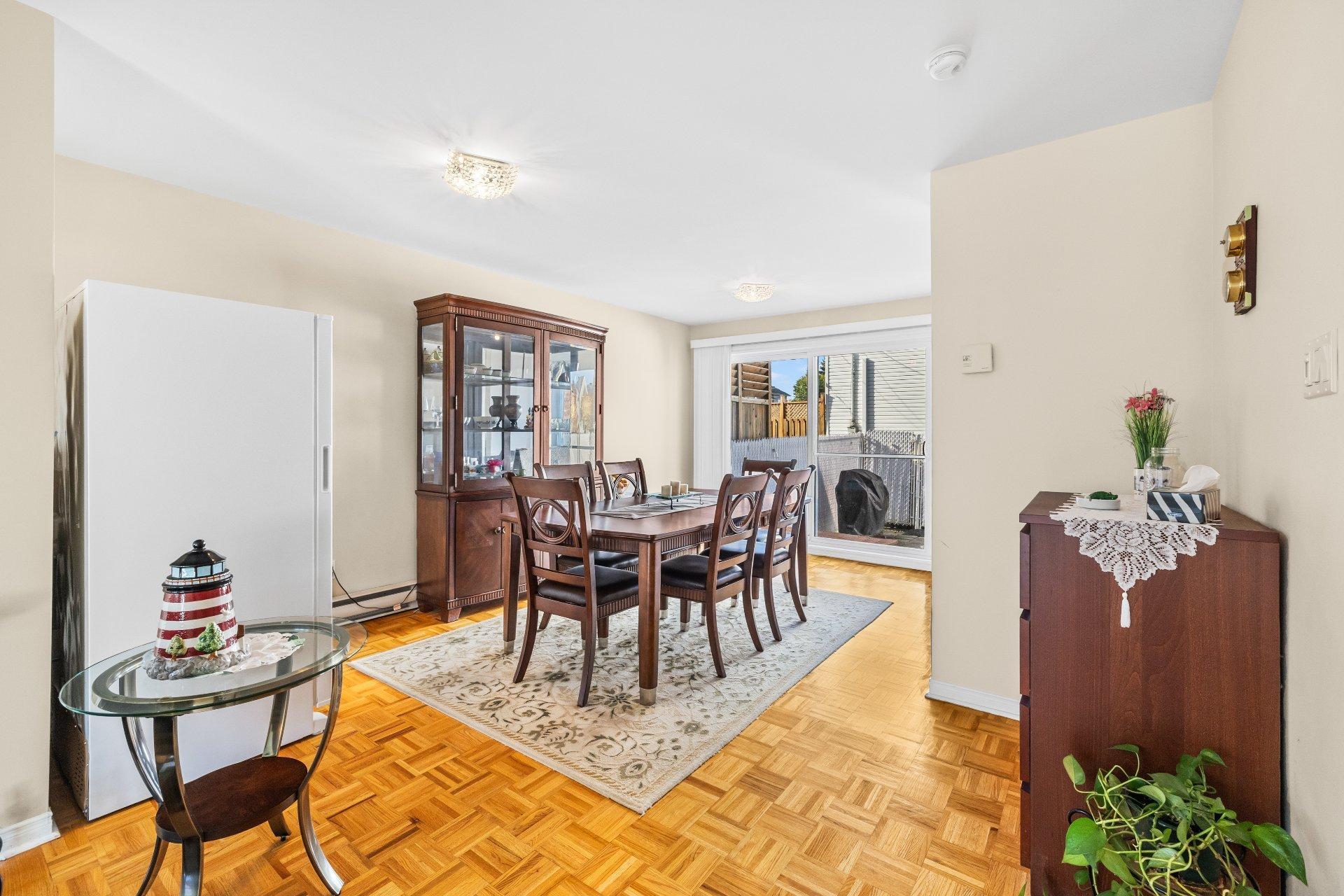 









4124


Av. de la Renaissance

,
Laval (Sainte-Rose),




QC
H7L3X2

