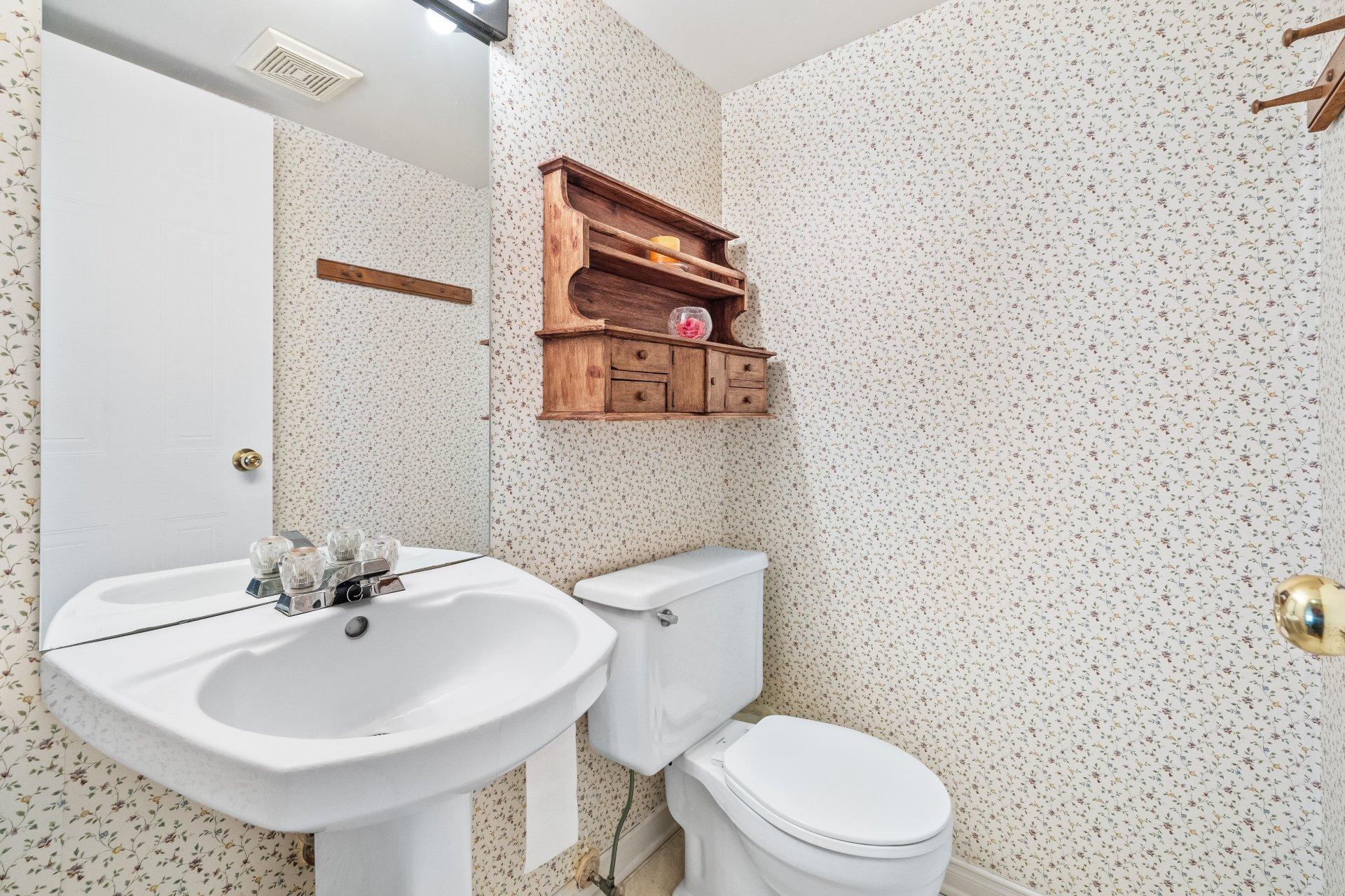 









4124


Av. de la Renaissance

,
Laval (Sainte-Rose),




QC
H7L3X2

