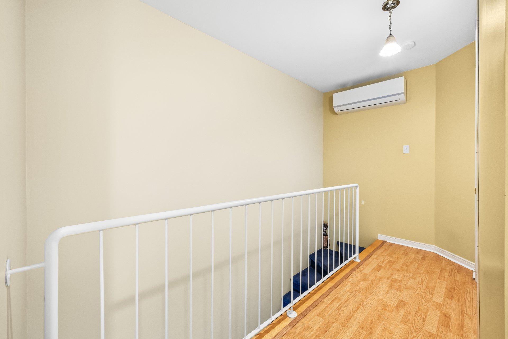 









4124


Av. de la Renaissance

,
Laval (Sainte-Rose),




QC
H7L3X2

