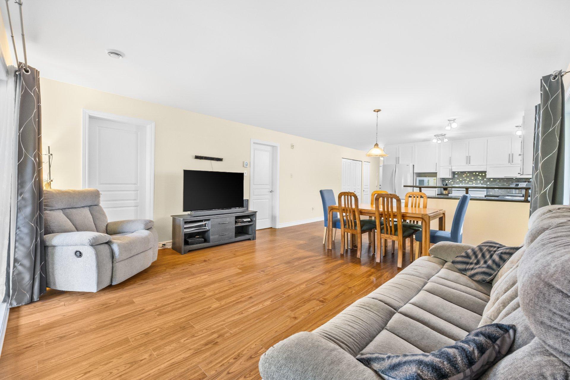 









1310


Ch. du Coteau-Rouge

, 3,
Longueuil (Le Vieux-Longueuil),




QC
J4K1X7

