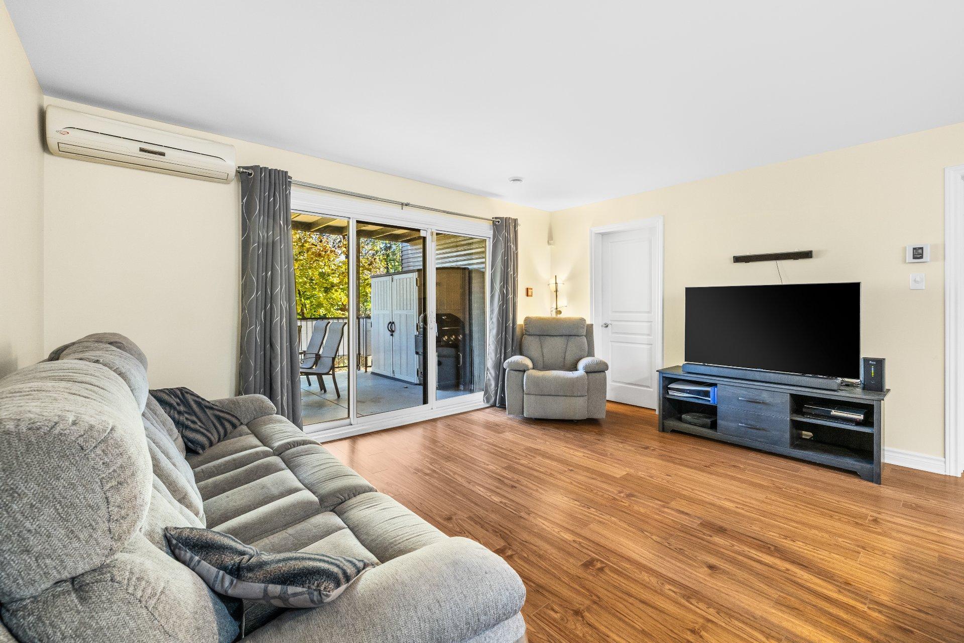 









1310


Ch. du Coteau-Rouge

, 3,
Longueuil (Le Vieux-Longueuil),




QC
J4K1X7

