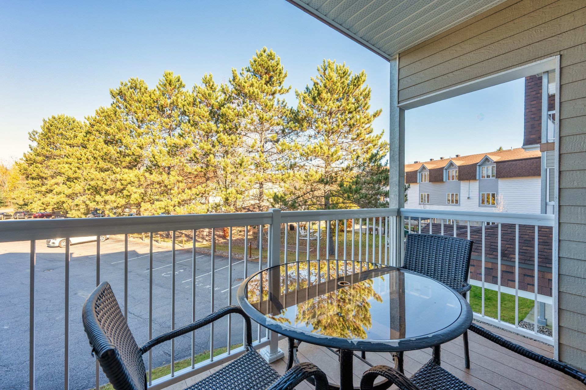 









1440


Rue Deguire

, 205,
Mont-Tremblant,




QC
J8E3C4

