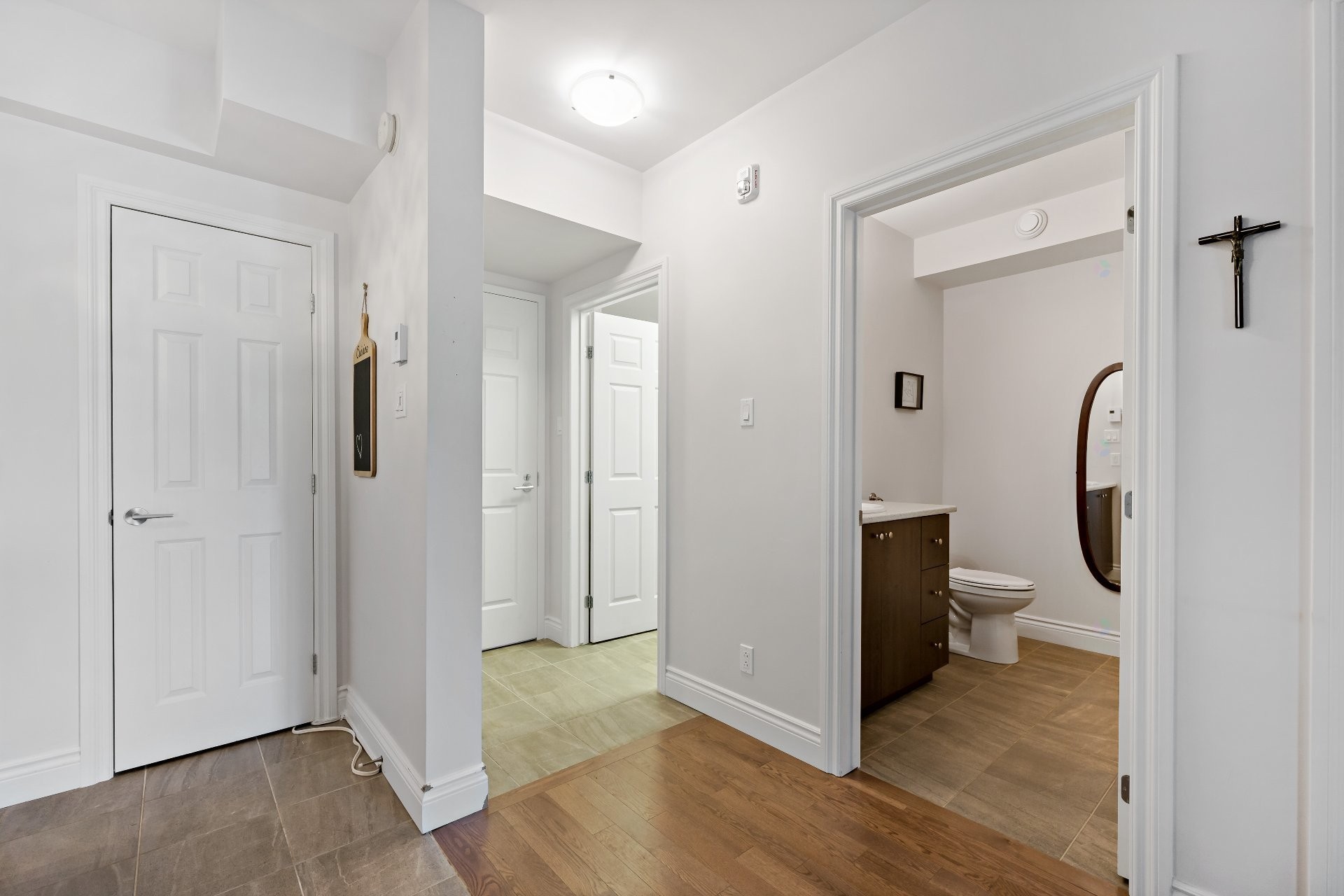 









1440


Rue Deguire

, 205,
Mont-Tremblant,




QC
J8E3C4

