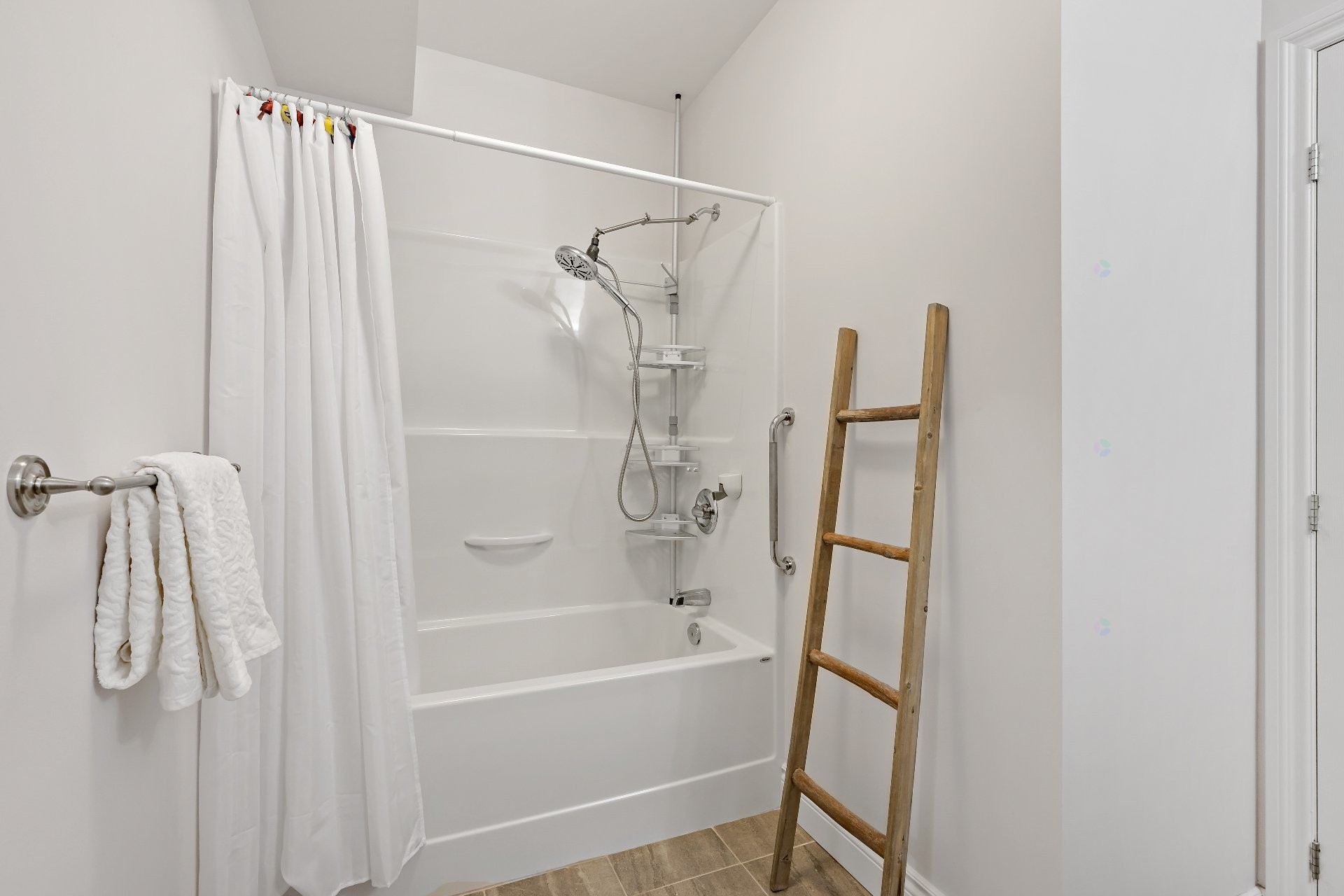 









1440


Rue Deguire

, 205,
Mont-Tremblant,




QC
J8E3C4

