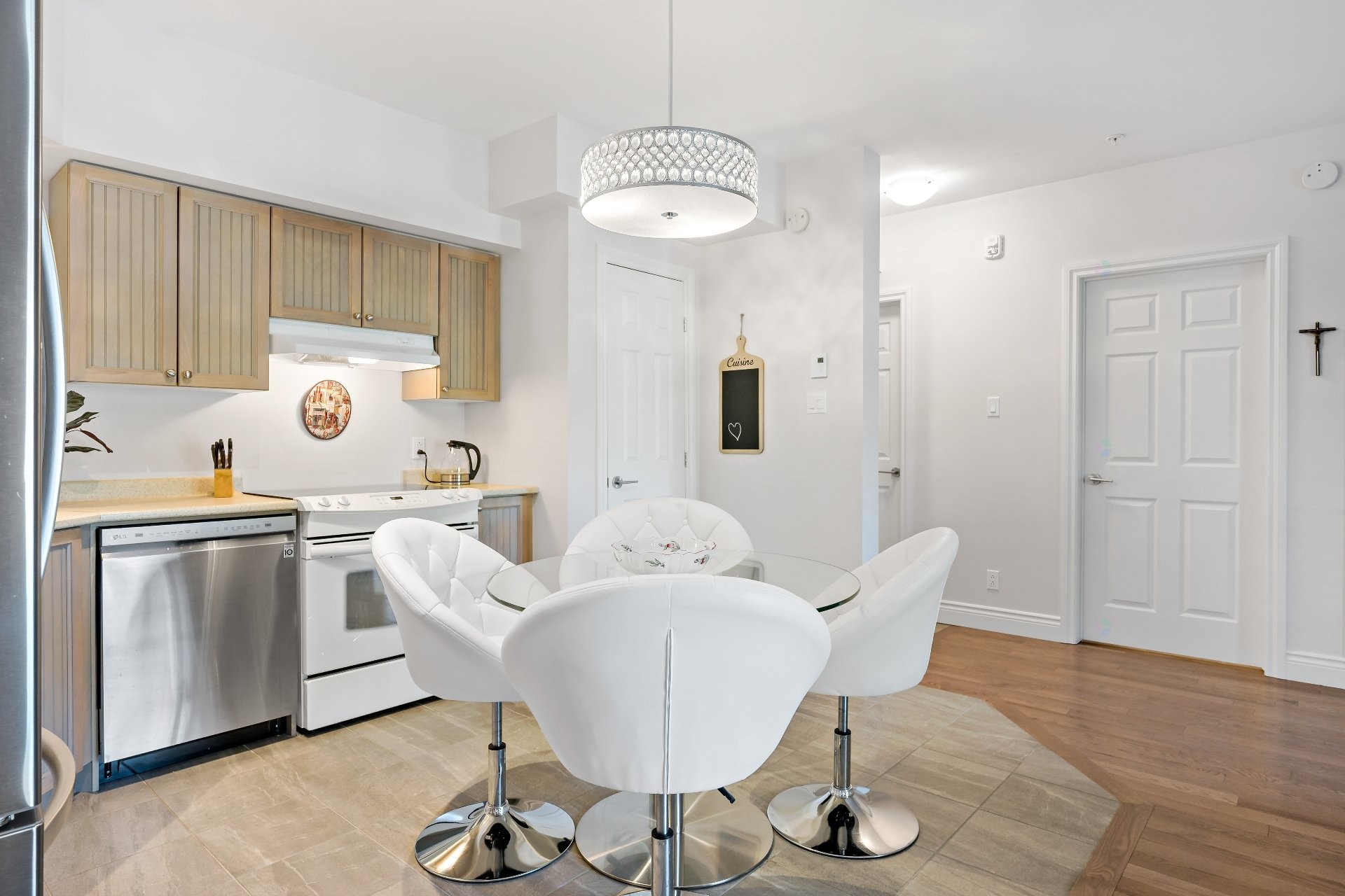 









1440


Rue Deguire

, 205,
Mont-Tremblant,




QC
J8E3C4

