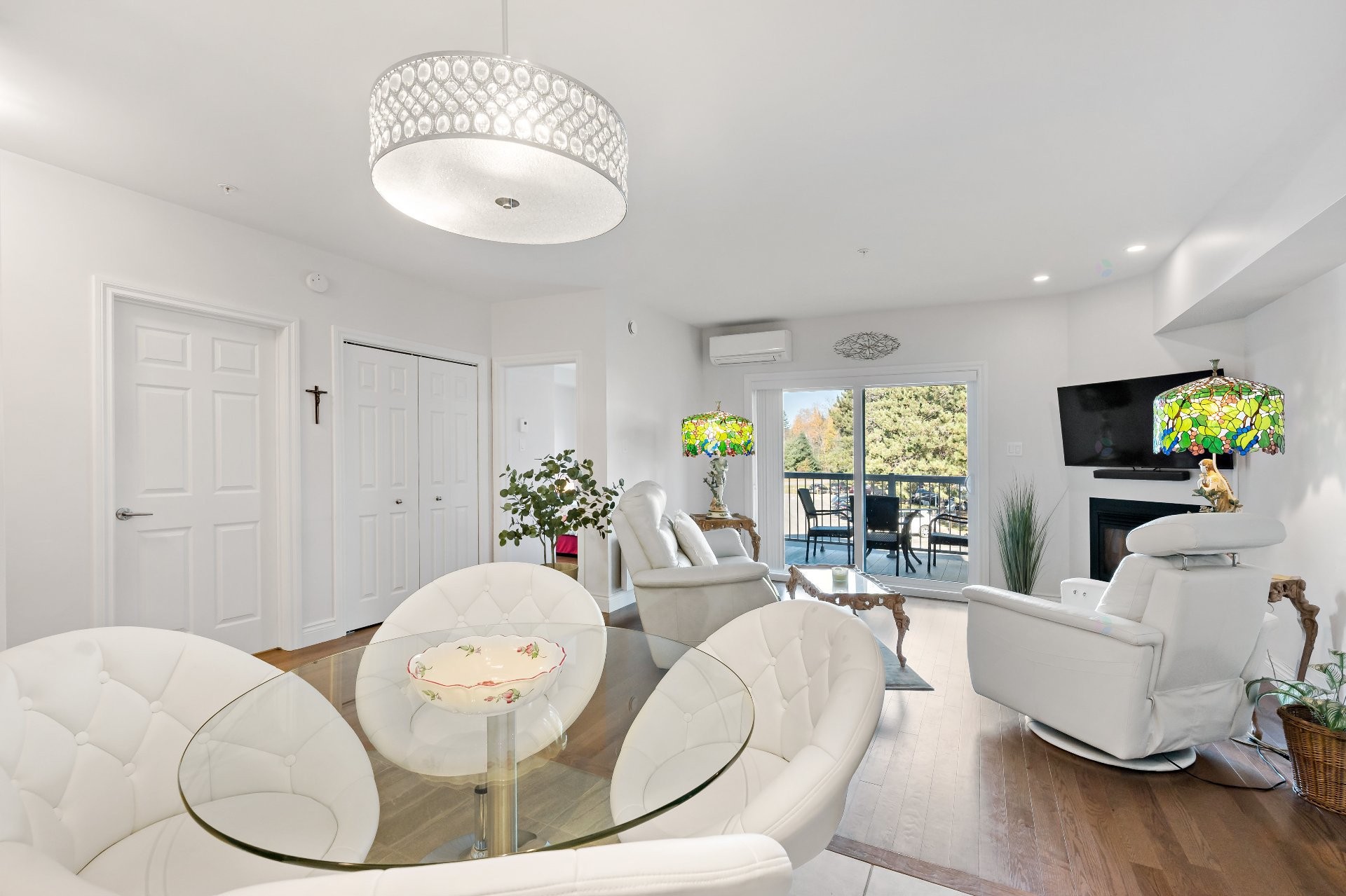 









1440


Rue Deguire

, 205,
Mont-Tremblant,




QC
J8E3C4

