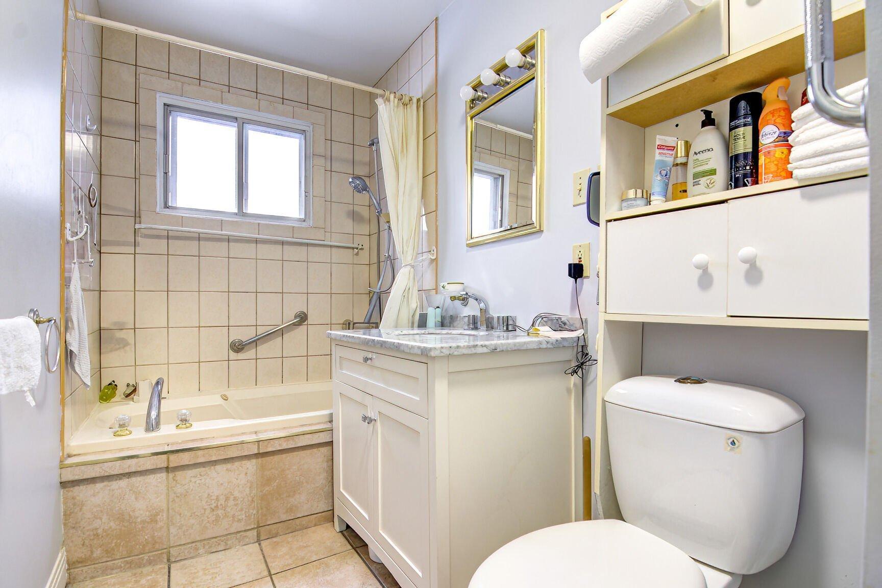 









10540

 - 10542


Av. Papineau

,
Montréal (Ahuntsic-Cartierville),




QC
H2B2A5

