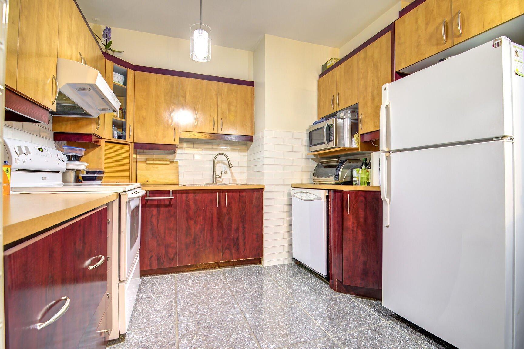 









10540

 - 10542


Av. Papineau

,
Montréal (Ahuntsic-Cartierville),




QC
H2B2A5

