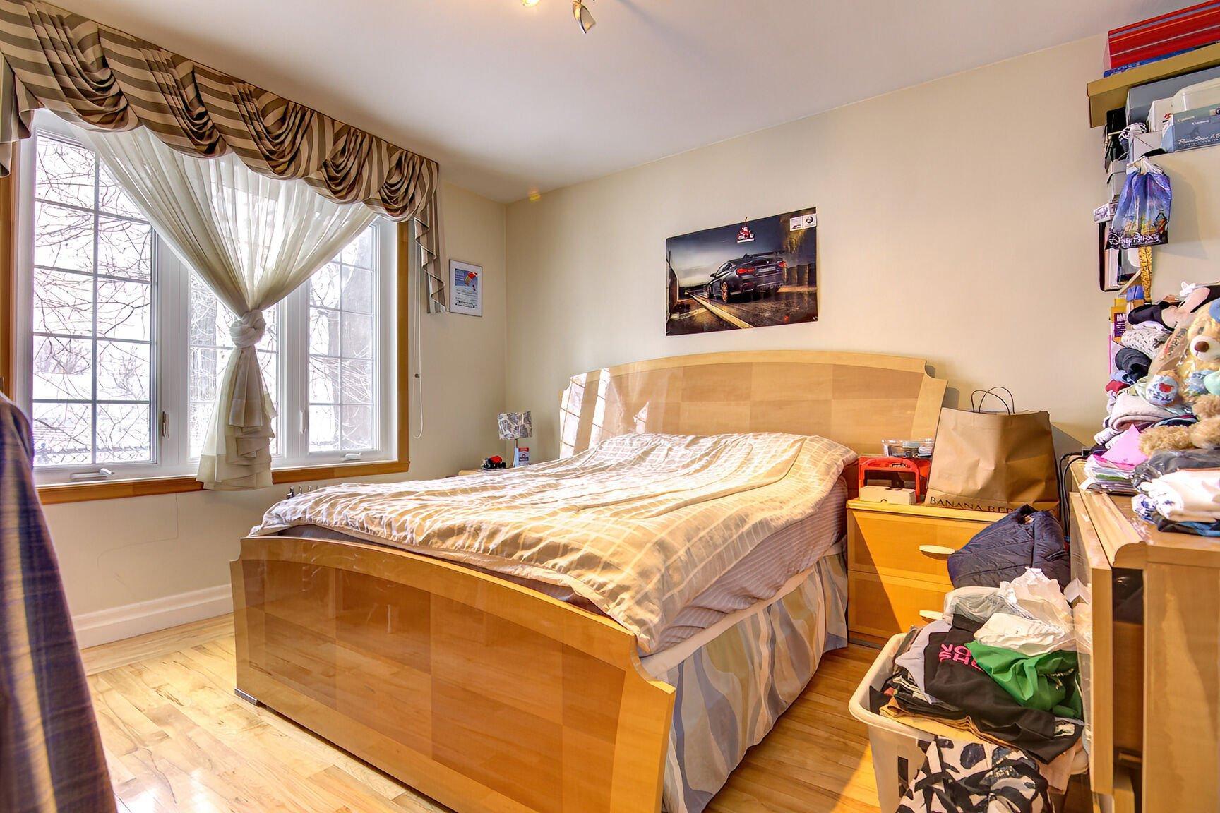 









10540

 - 10542


Av. Papineau

,
Montréal (Ahuntsic-Cartierville),




QC
H2B2A5

