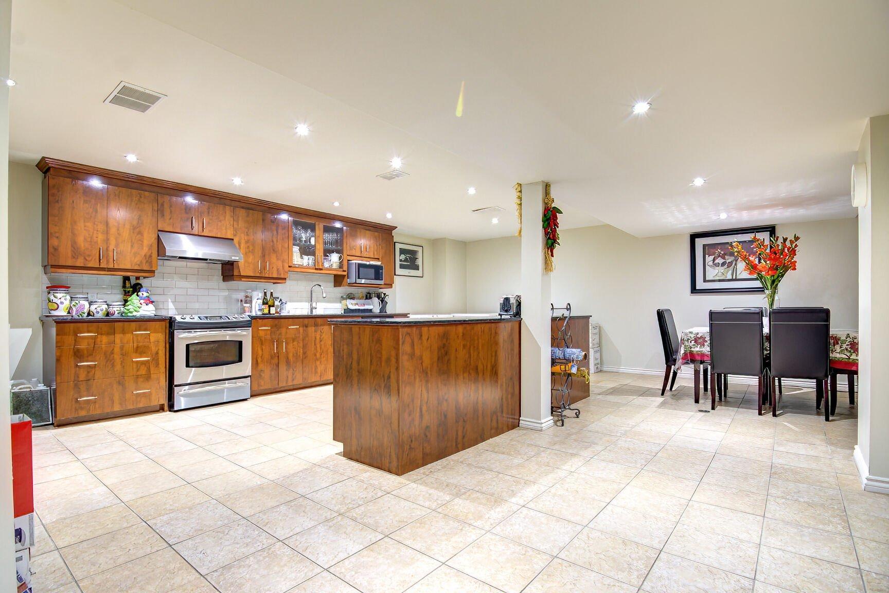 









10540

 - 10542


Av. Papineau

,
Montréal (Ahuntsic-Cartierville),




QC
H2B2A5

