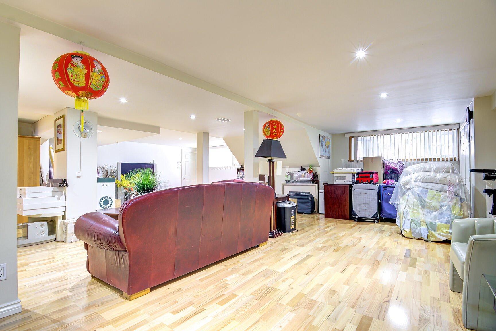 









10540

 - 10542


Av. Papineau

,
Montréal (Ahuntsic-Cartierville),




QC
H2B2A5

