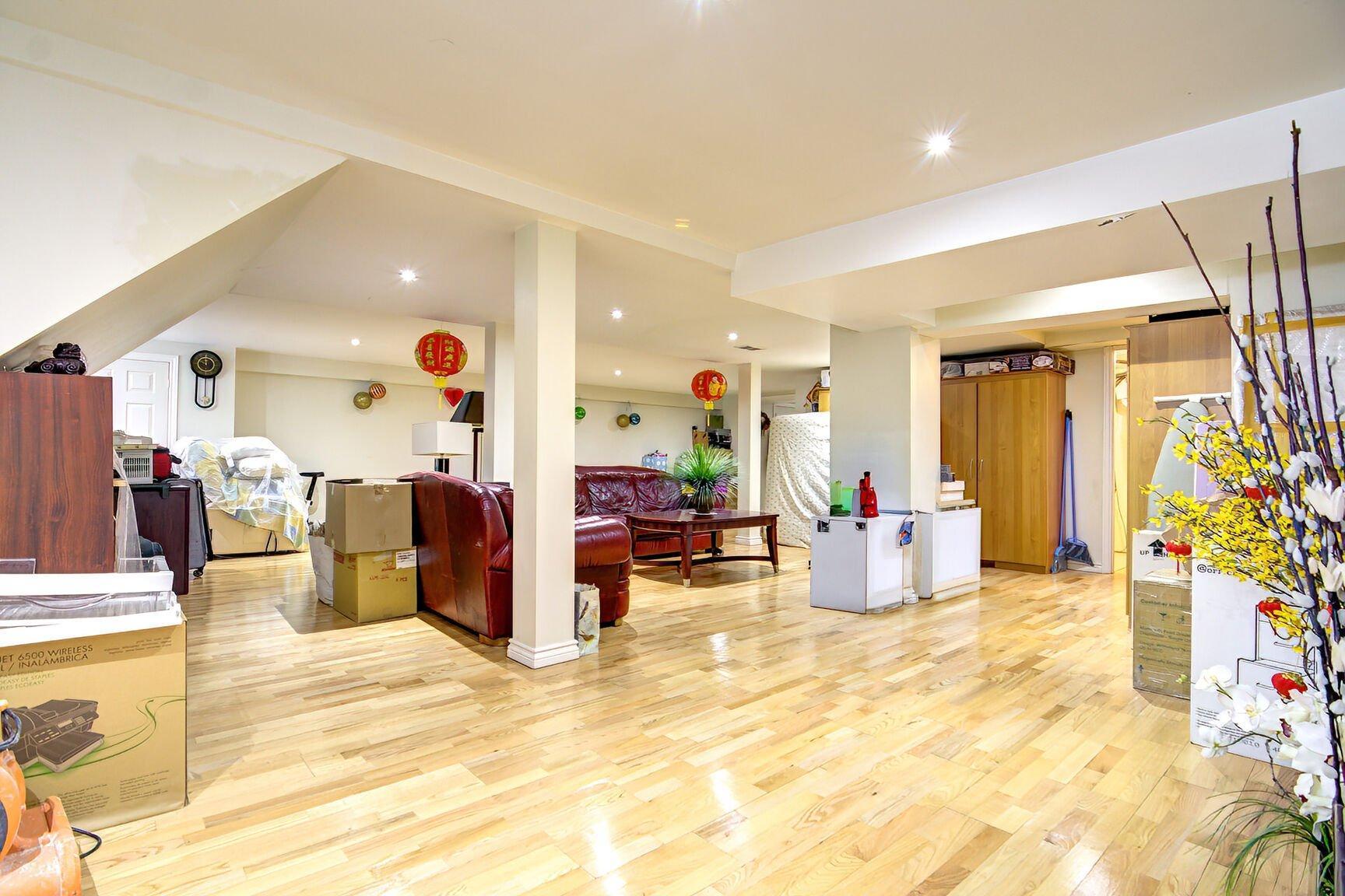 









10540

 - 10542


Av. Papineau

,
Montréal (Ahuntsic-Cartierville),




QC
H2B2A5

