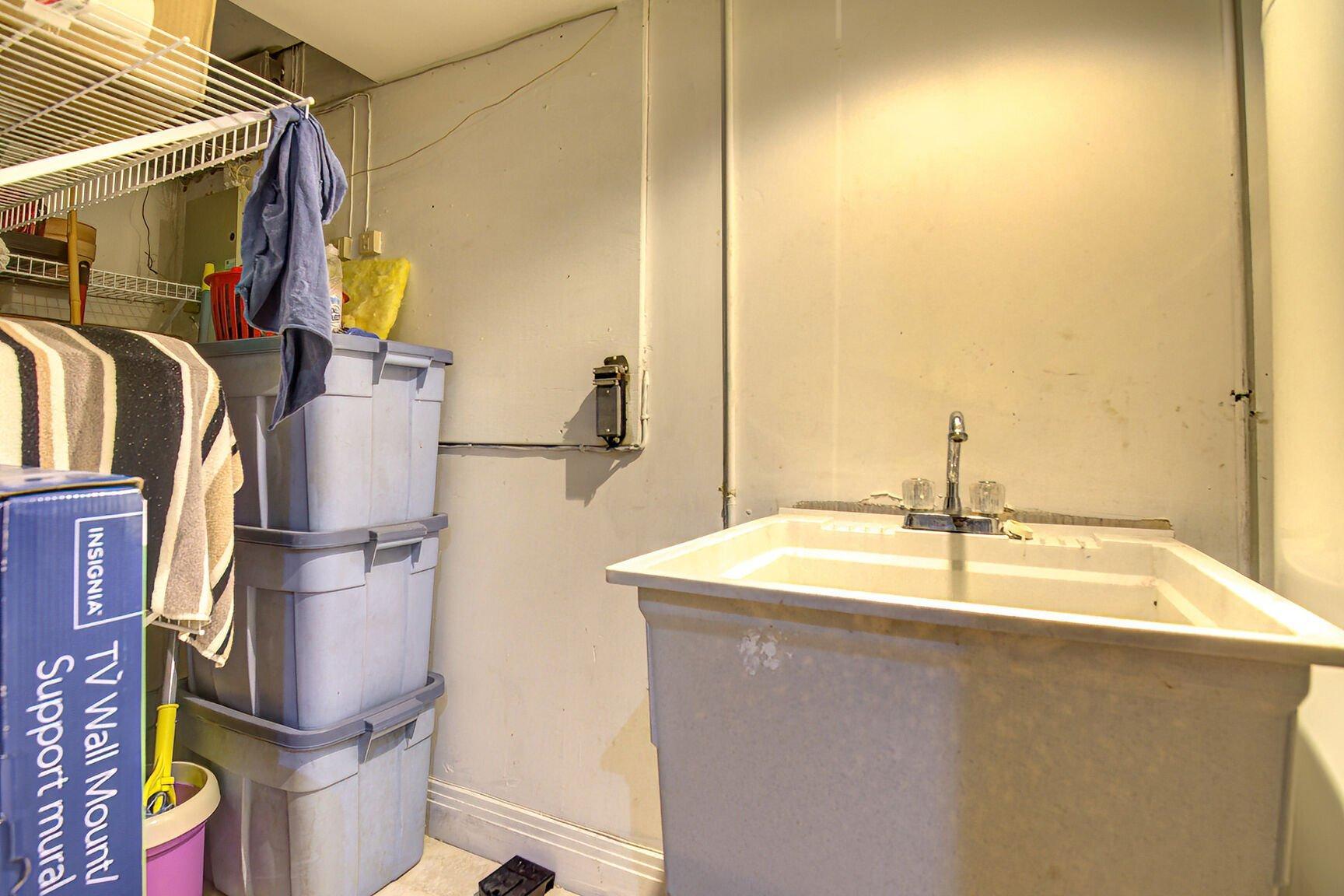 









10540

 - 10542


Av. Papineau

,
Montréal (Ahuntsic-Cartierville),




QC
H2B2A5

