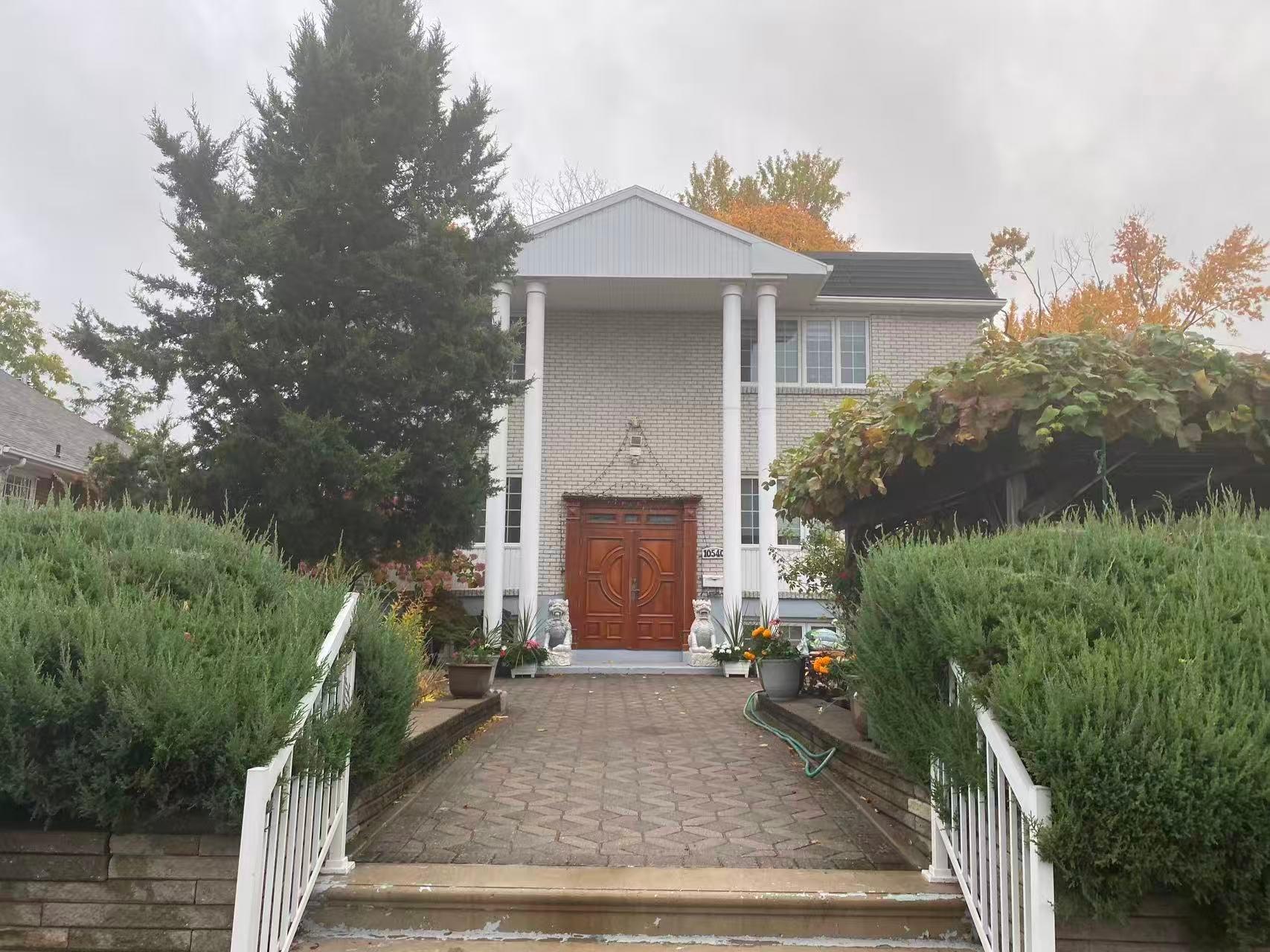 









10540

 - 10542


Av. Papineau

,
Montréal (Ahuntsic-Cartierville),




QC
H2B2A5

