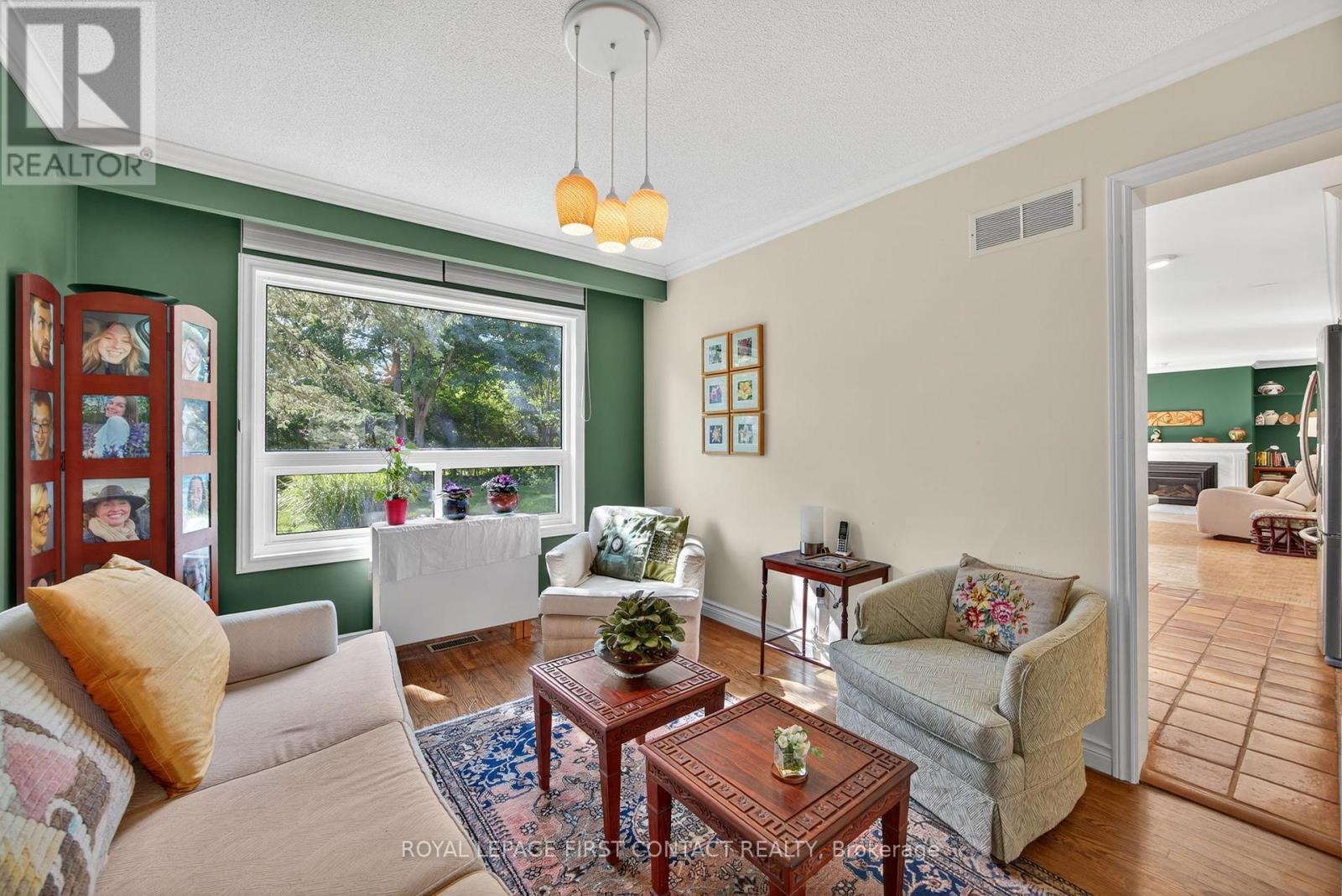 












7 MAPLECREST ROAD

,
Springwater,




Ontario
L9X0P8

