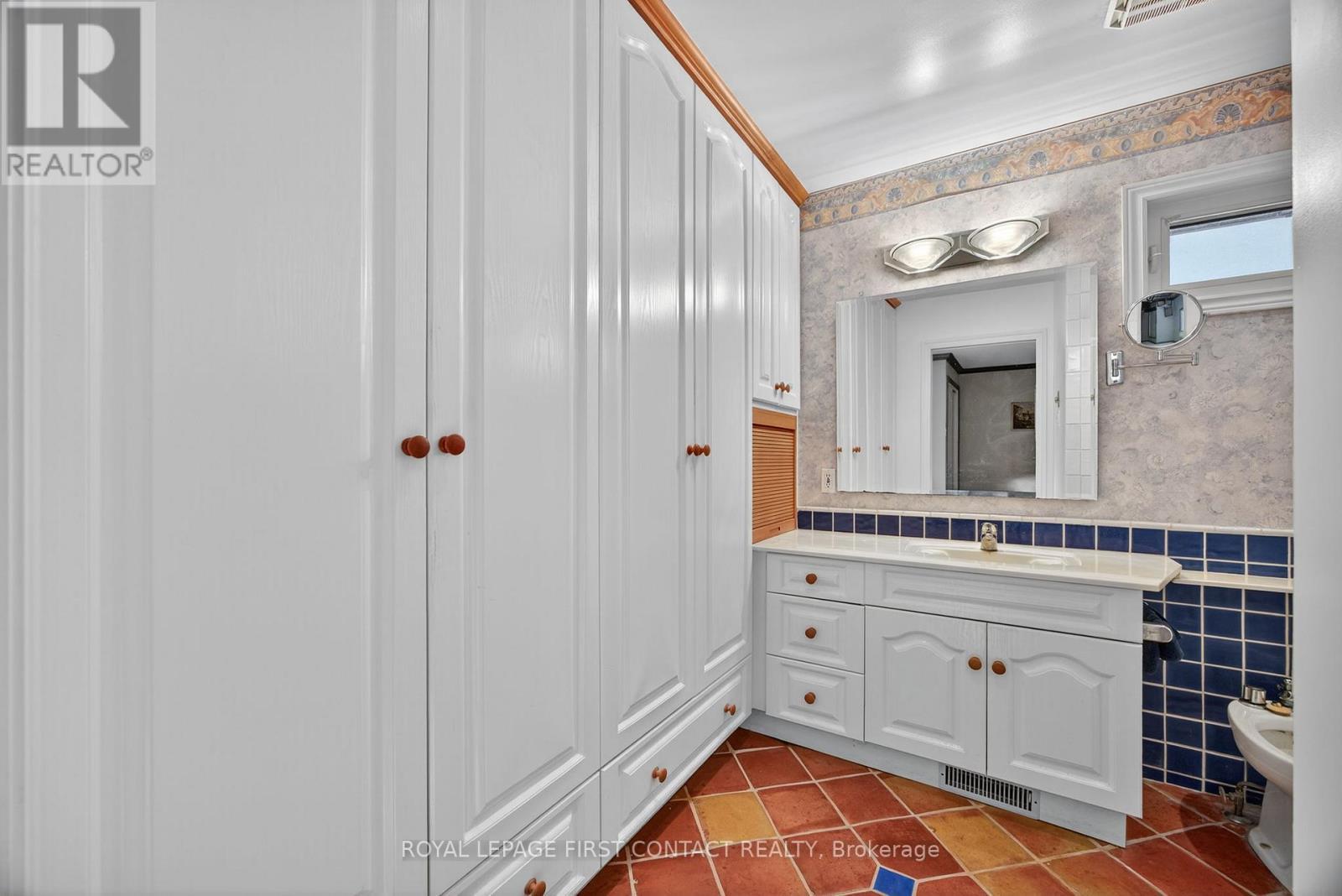 












7 MAPLECREST ROAD

,
Springwater,




Ontario
L9X0P8

