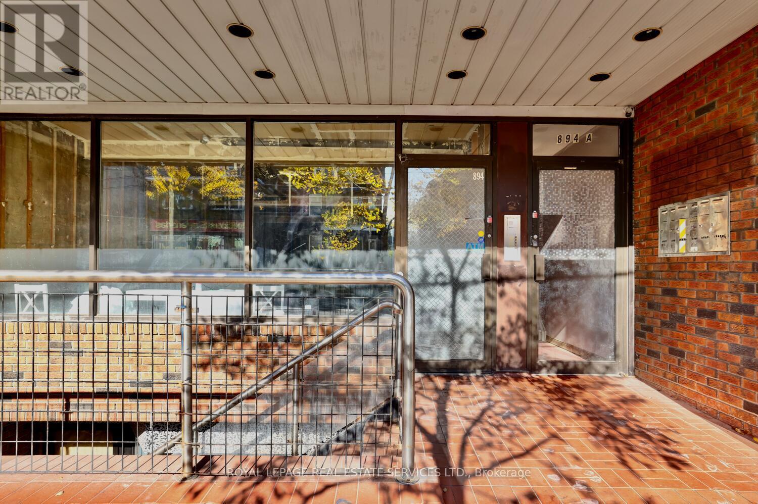 












894 COLLEGE STREET

,
Toronto,




Ontario
M6H1A4

