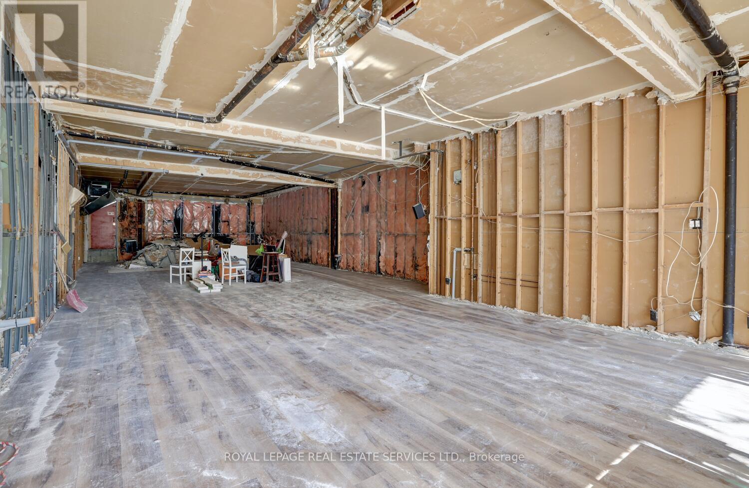 












894 COLLEGE STREET

,
Toronto,




Ontario
M6H1A4

