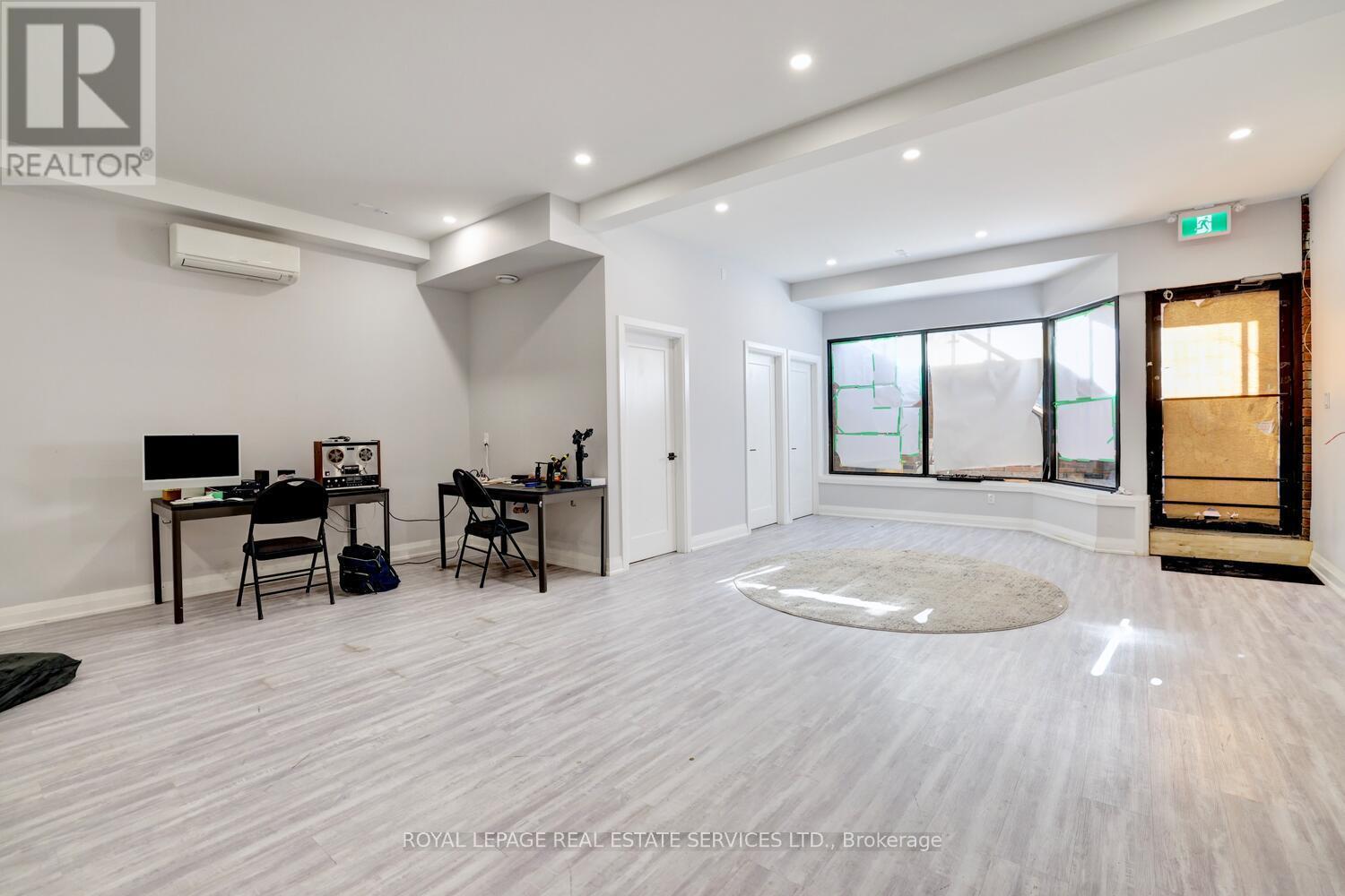 












894 COLLEGE STREET

,
Toronto,




Ontario
M6H1A4

