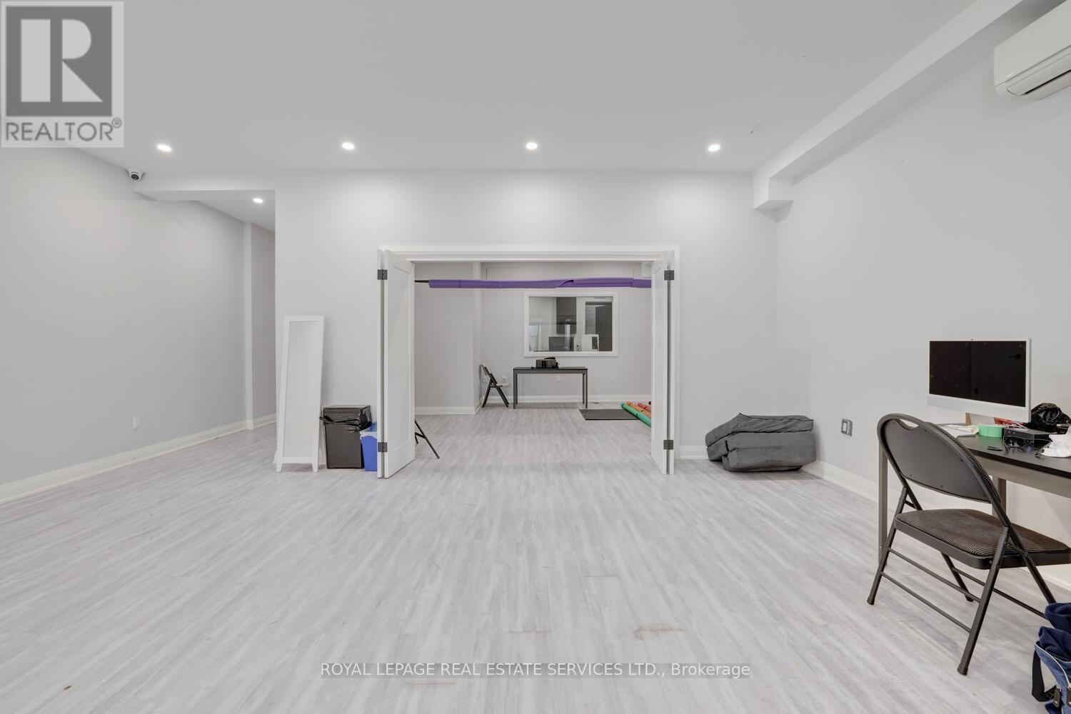 












894 COLLEGE STREET

,
Toronto,




Ontario
M6H1A4

