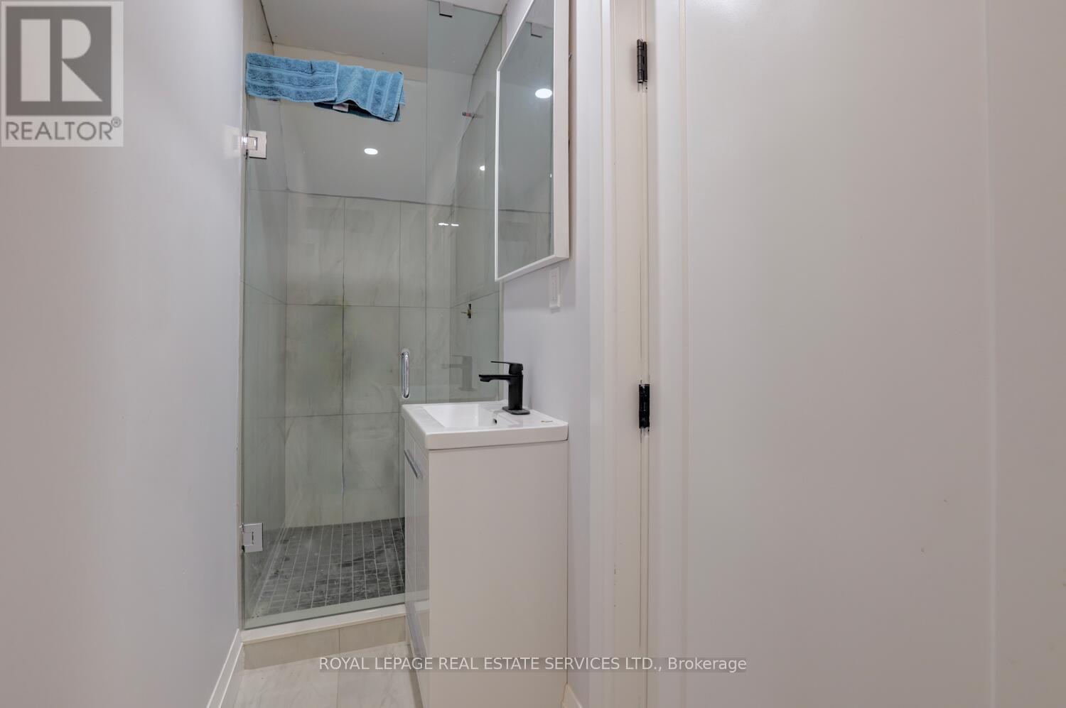 












894 COLLEGE STREET

,
Toronto,




Ontario
M6H1A4

