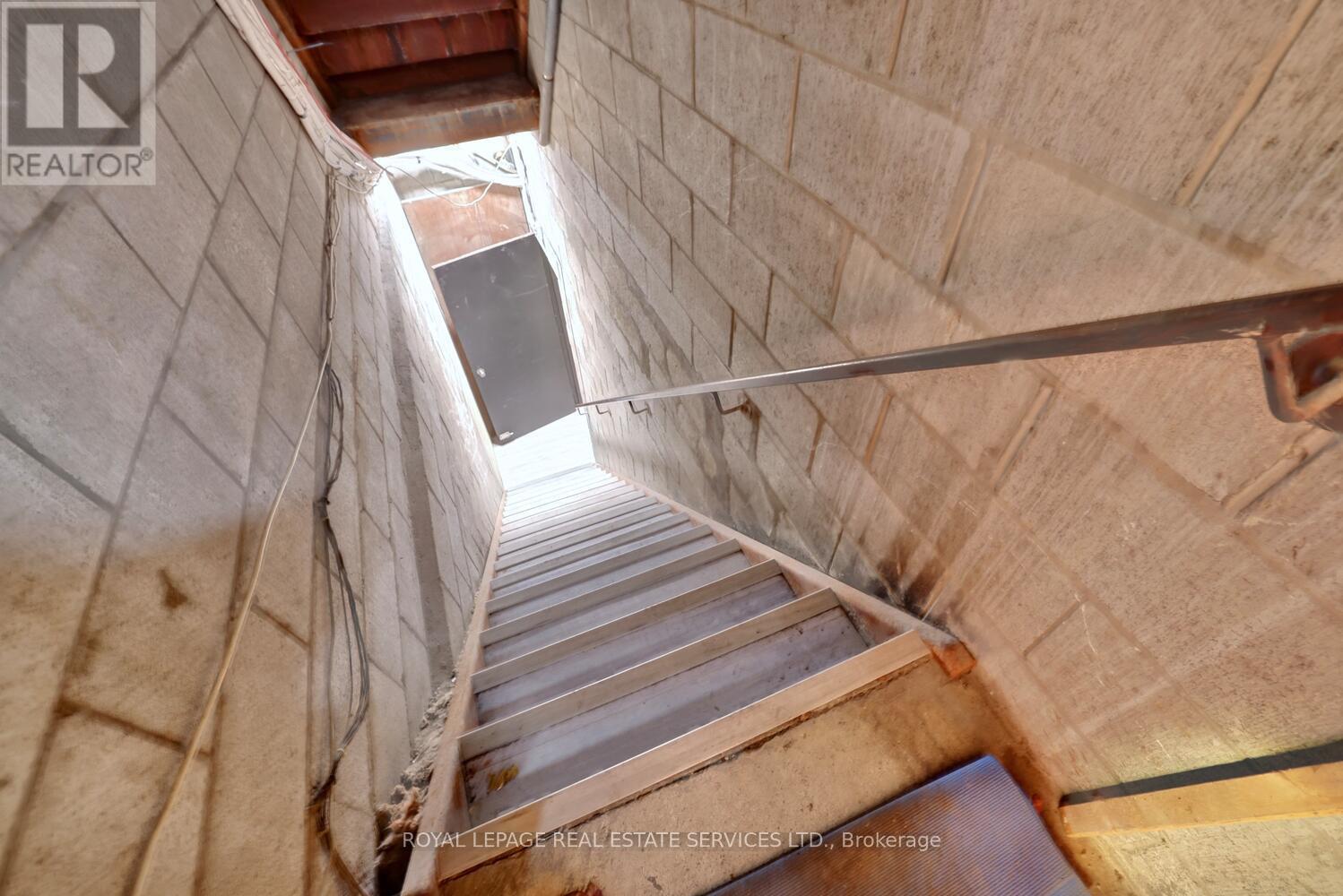 












894 COLLEGE STREET

,
Toronto,




Ontario
M6H1A4

