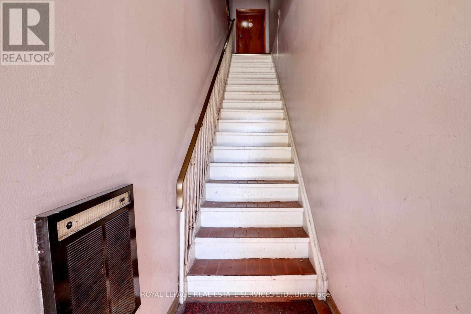 












894 COLLEGE STREET

,
Toronto,




Ontario
M6H1A4

