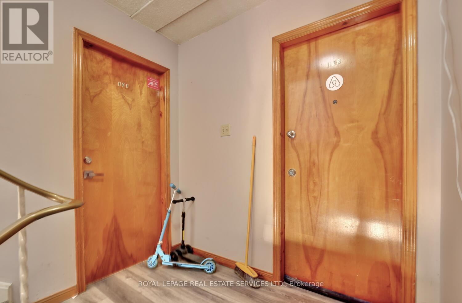 












894 COLLEGE STREET

,
Toronto,




Ontario
M6H1A4

