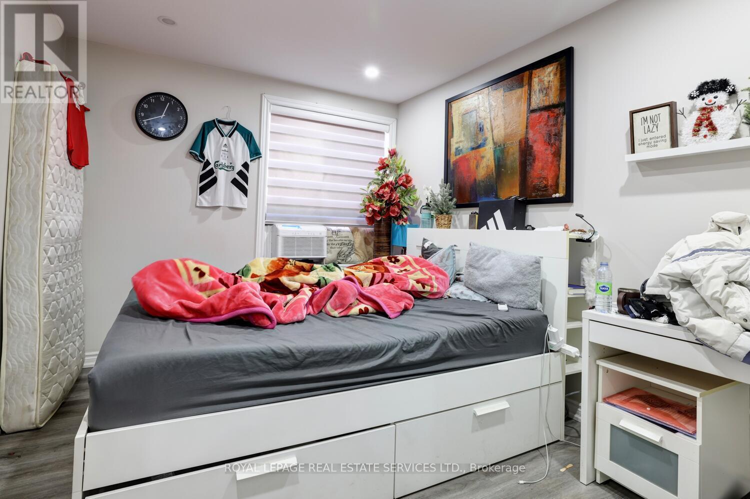 












894 COLLEGE STREET

,
Toronto,




Ontario
M6H1A4

