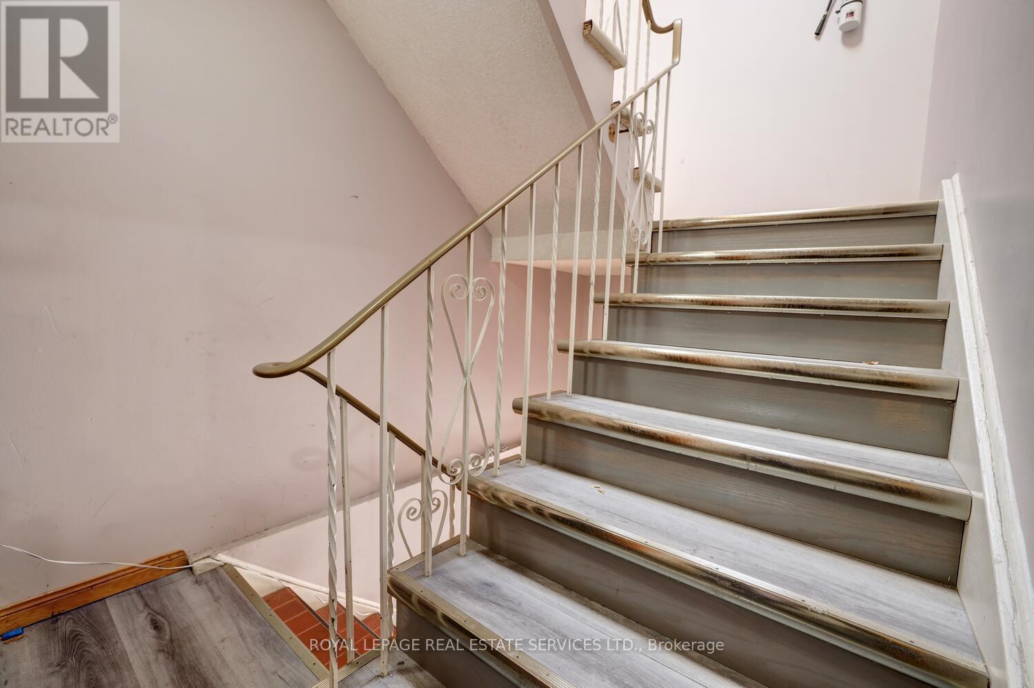 












894 COLLEGE STREET

,
Toronto,




Ontario
M6H1A4

