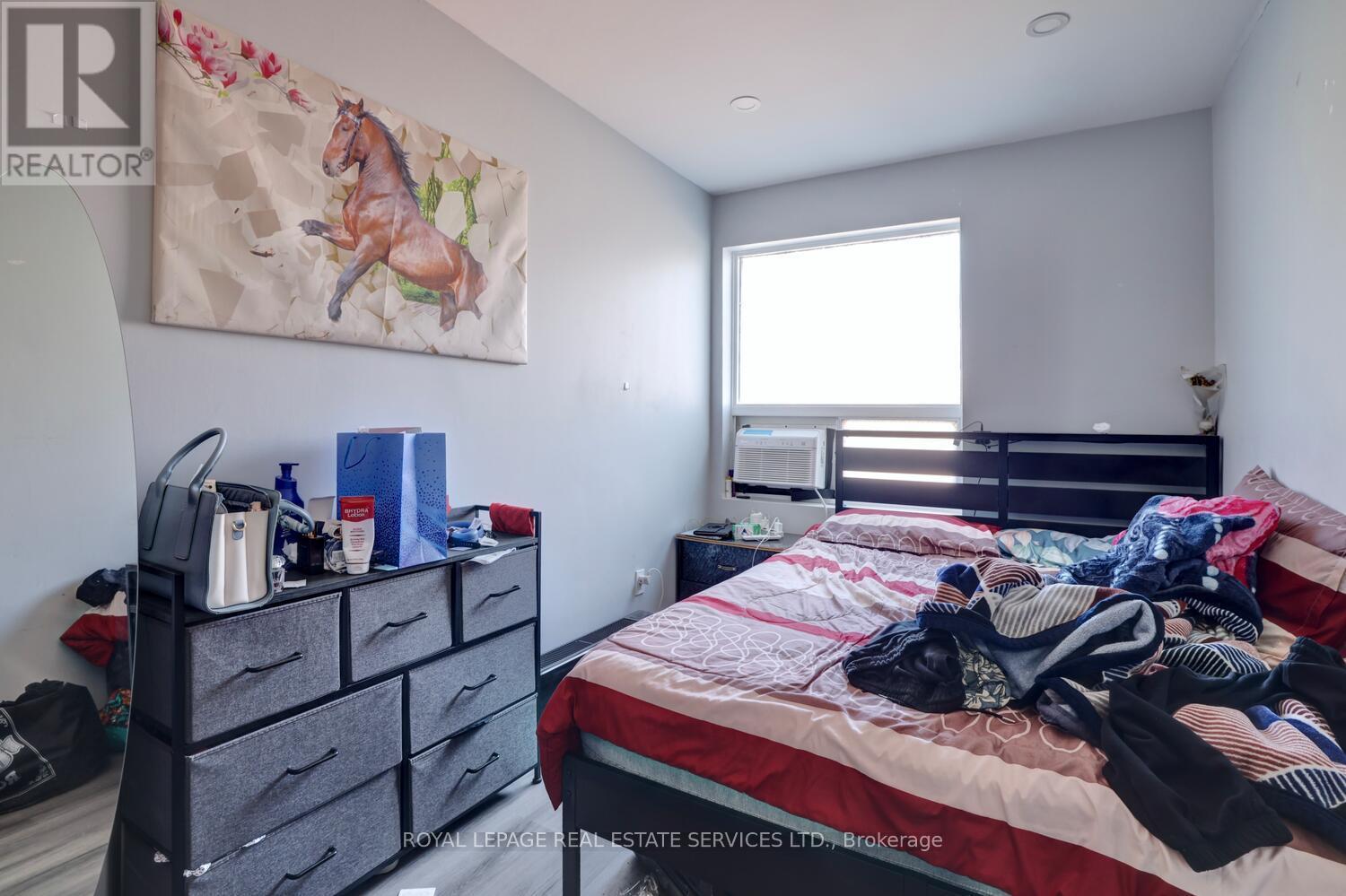 












894 COLLEGE STREET

,
Toronto,




Ontario
M6H1A4

