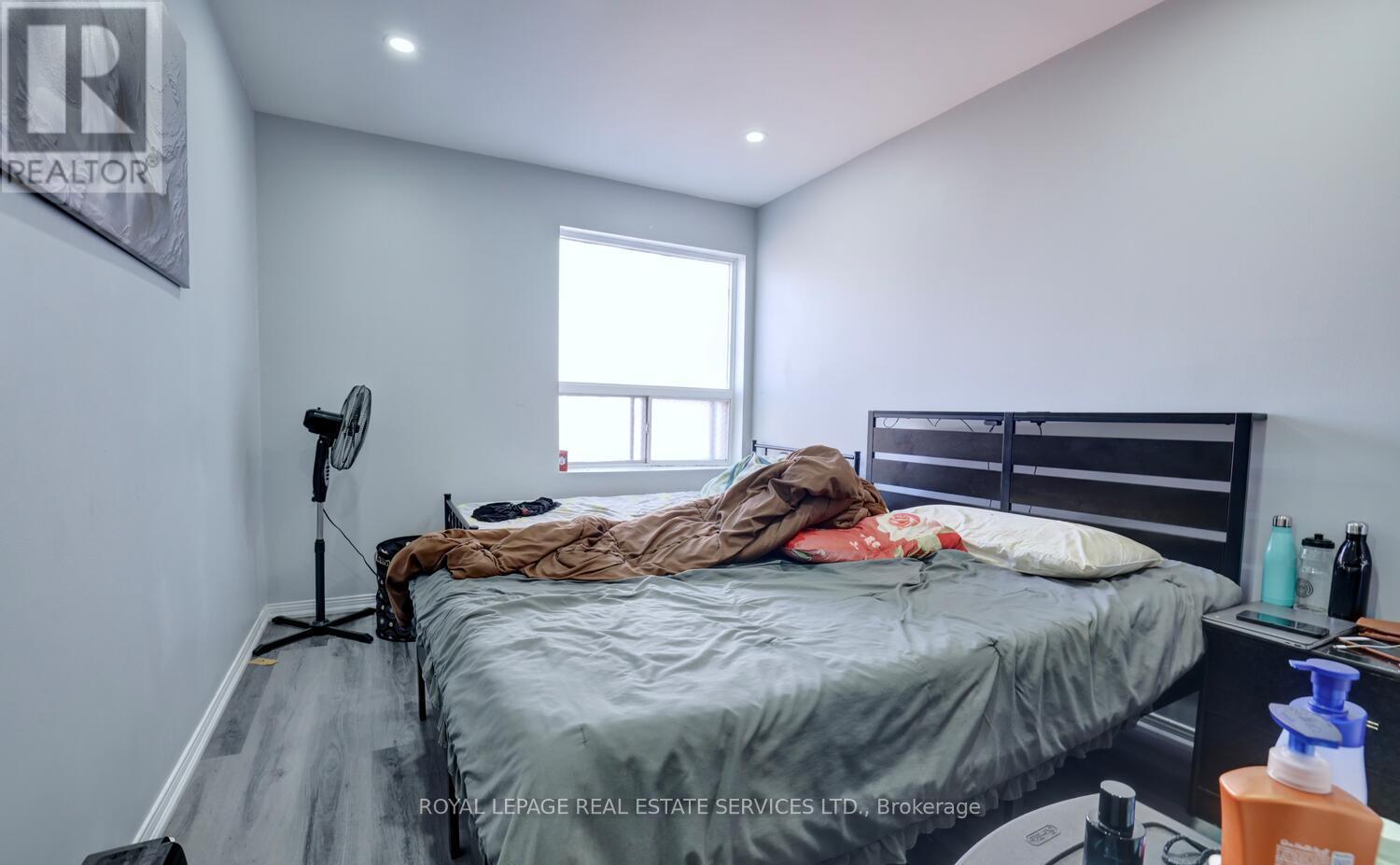 












894 COLLEGE STREET

,
Toronto,




Ontario
M6H1A4

