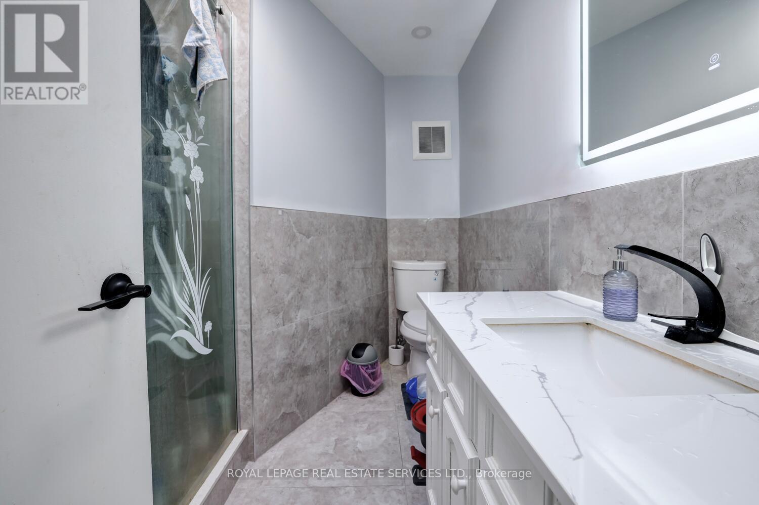 












894 COLLEGE STREET

,
Toronto,




Ontario
M6H1A4

