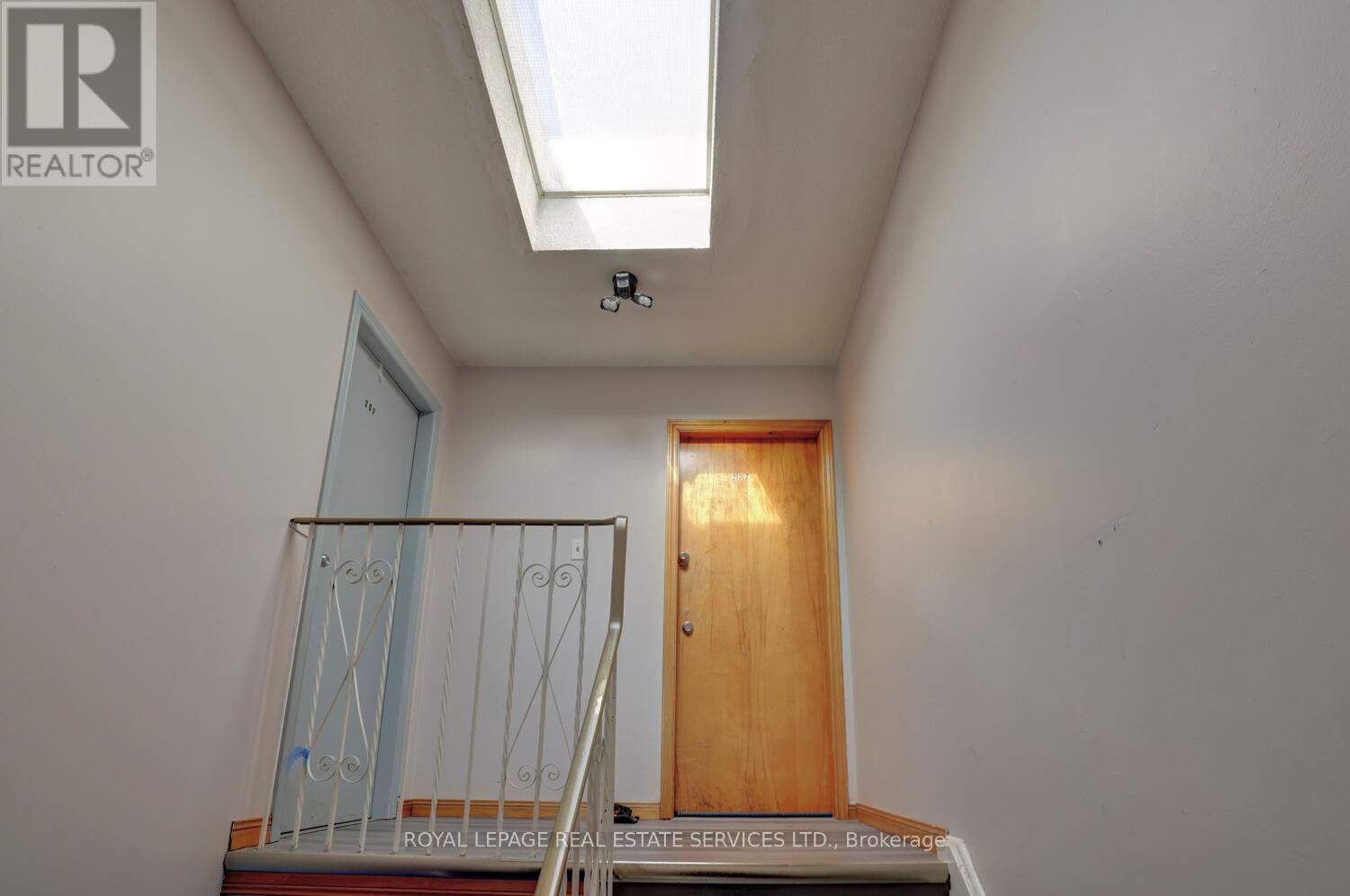 












894 COLLEGE STREET

,
Toronto,




Ontario
M6H1A4

