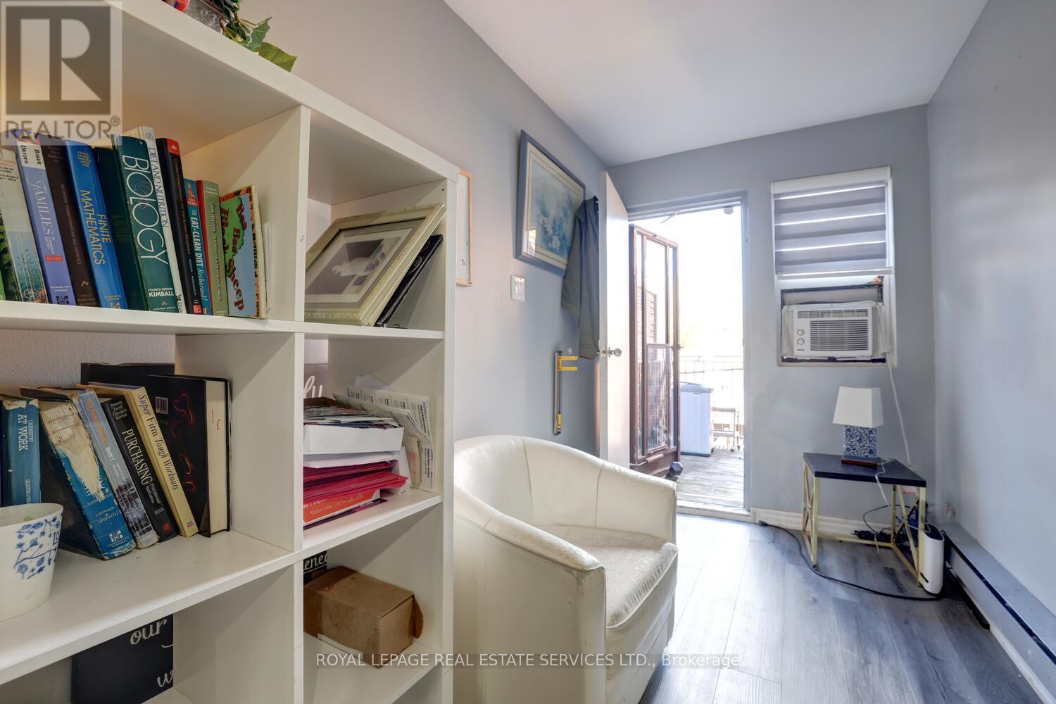 












894 COLLEGE STREET

,
Toronto,




Ontario
M6H1A4

