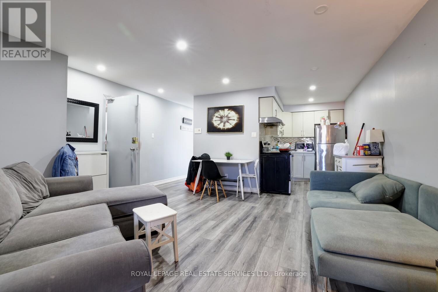 












894 COLLEGE STREET

,
Toronto,




Ontario
M6H1A4

