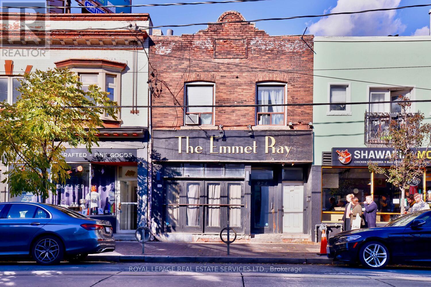 












894 COLLEGE STREET

,
Toronto,




Ontario
M6H1A4

