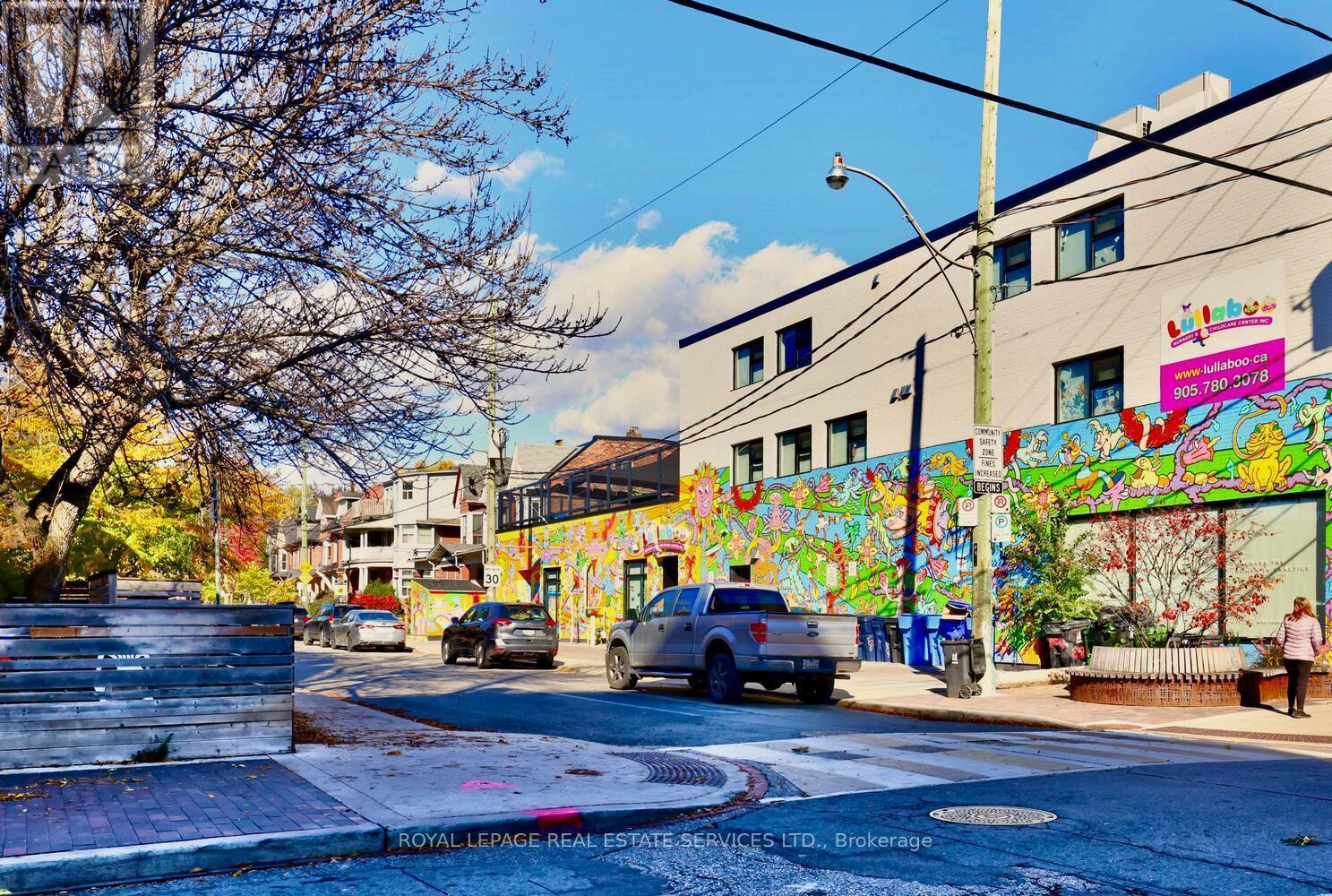 












894 COLLEGE STREET

,
Toronto,




Ontario
M6H1A4

