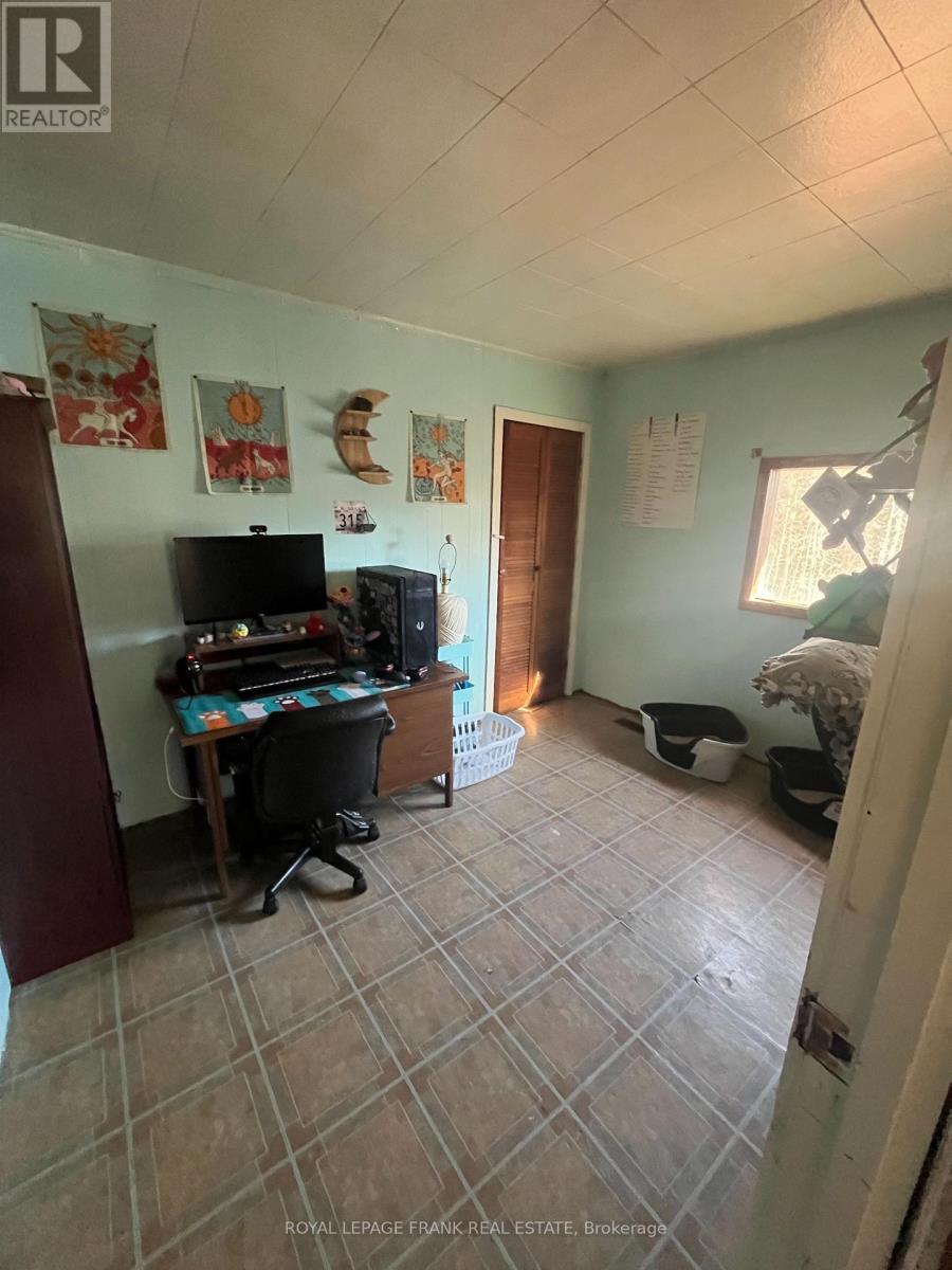 












27668 HWY 28

,
Faraday,




Ontario
K0L1C0

