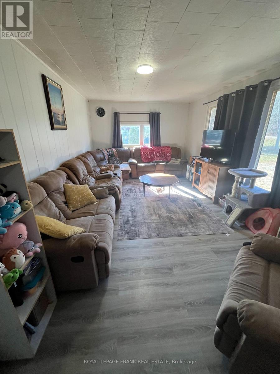 












27668 HWY 28

,
Faraday,




Ontario
K0L1C0

