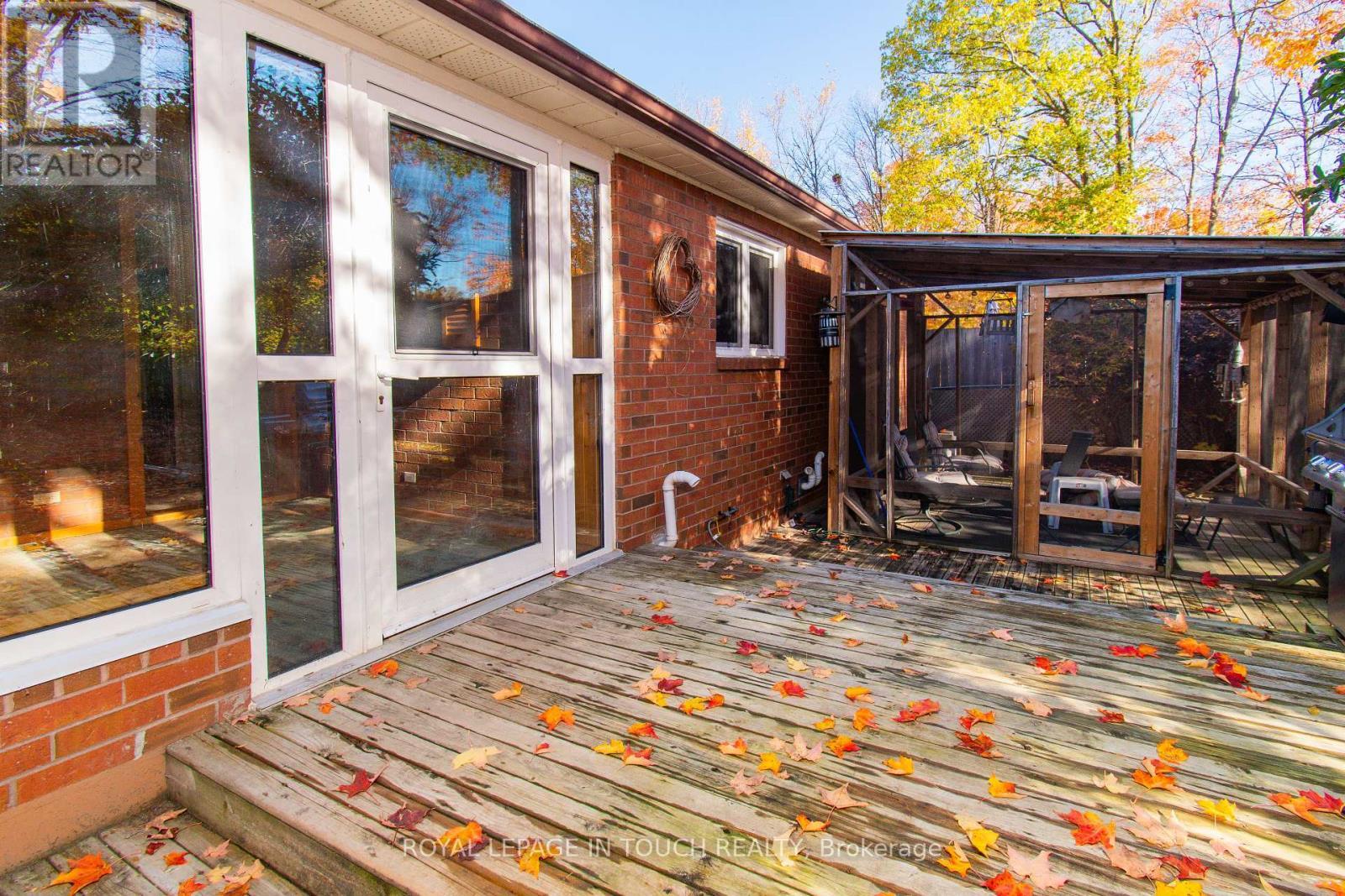 












21 ROBINS POINT ROAD

,
Tay,




Ontario
L0K2A0

