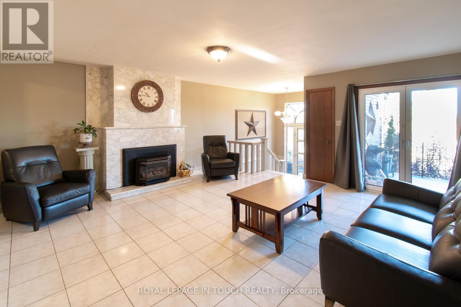 












21 ROBINS POINT ROAD

,
Tay,




Ontario
L0K2A0

