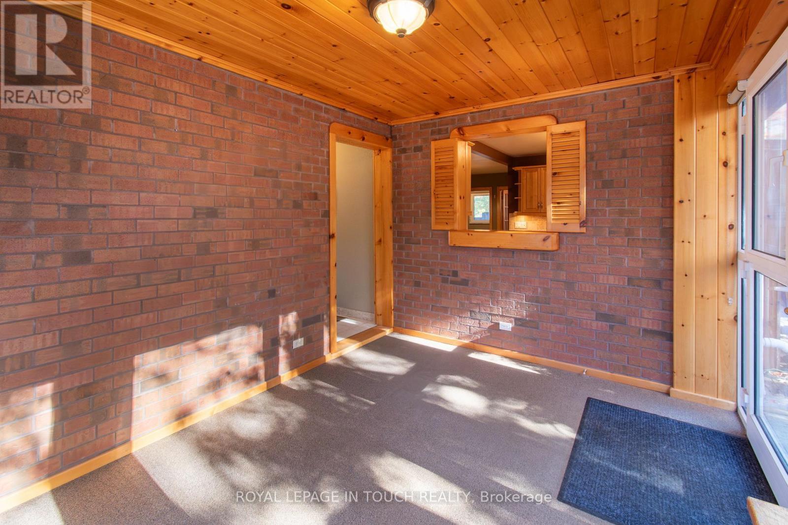 












21 ROBINS POINT ROAD

,
Tay,




Ontario
L0K2A0

